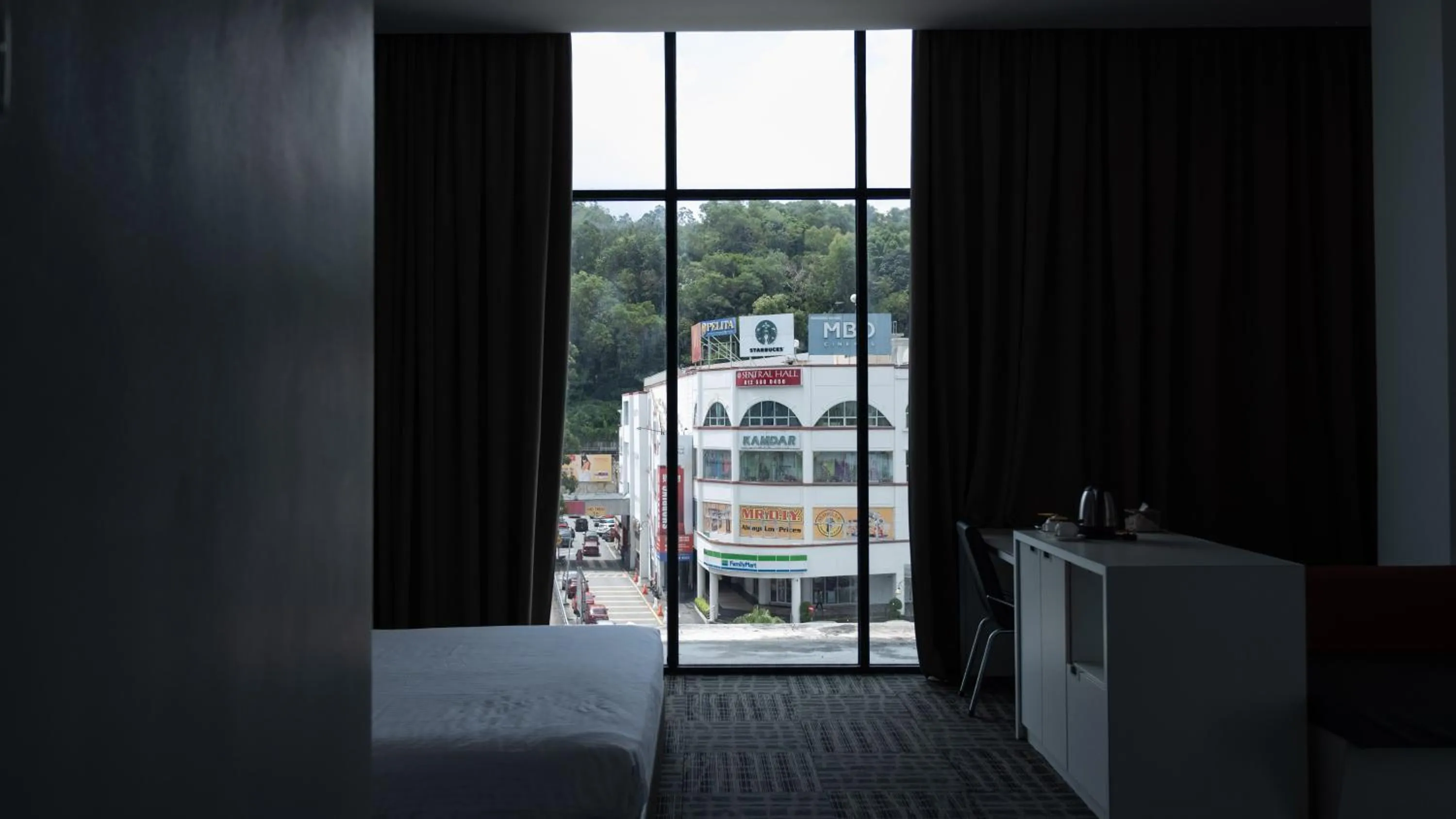 View (from property/room), Bed in Beverly Hotel