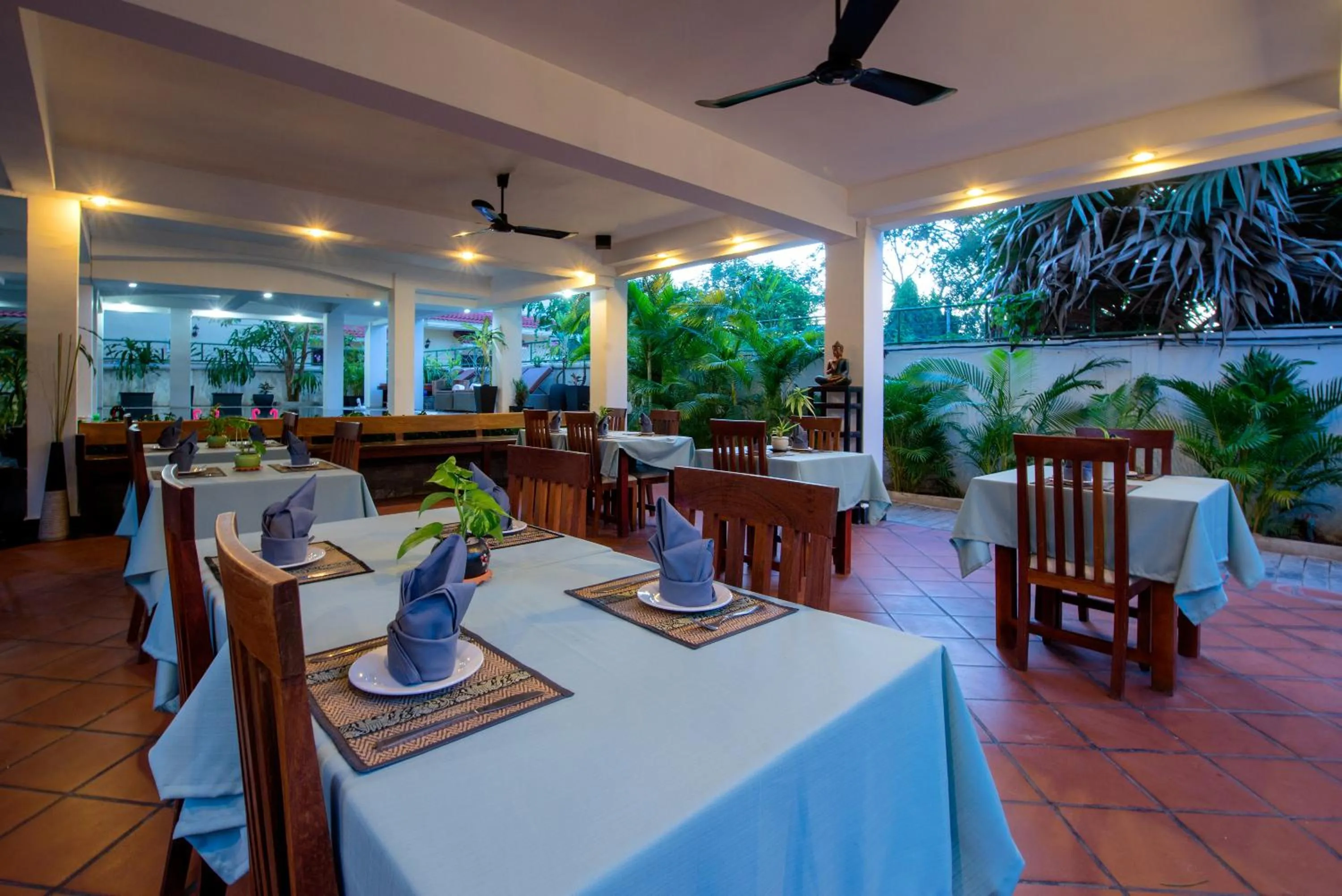 Restaurant/places to eat in P5 Angkor Residence