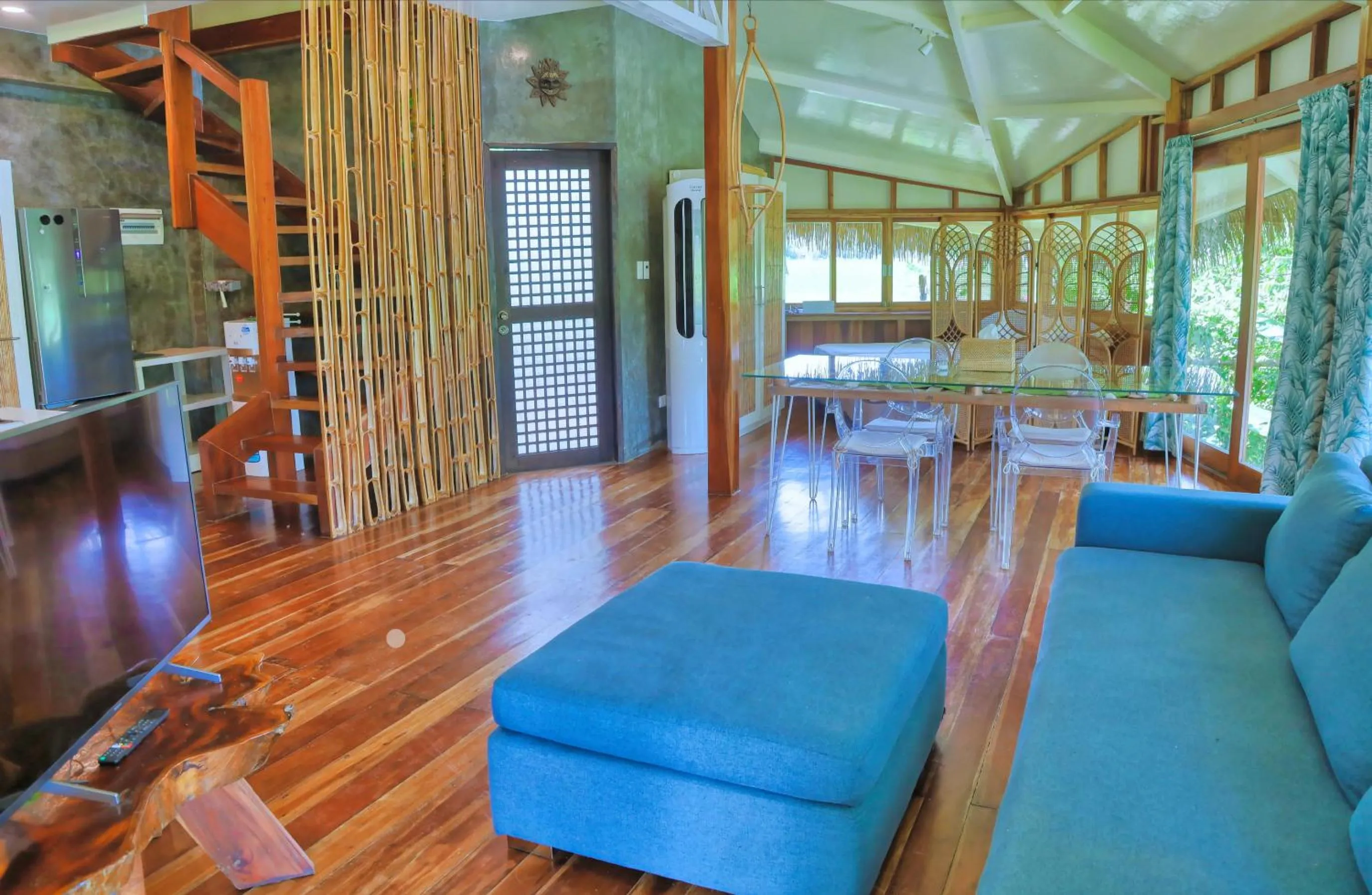 Communal lounge/ TV room in Fox & The Firefly Cottages