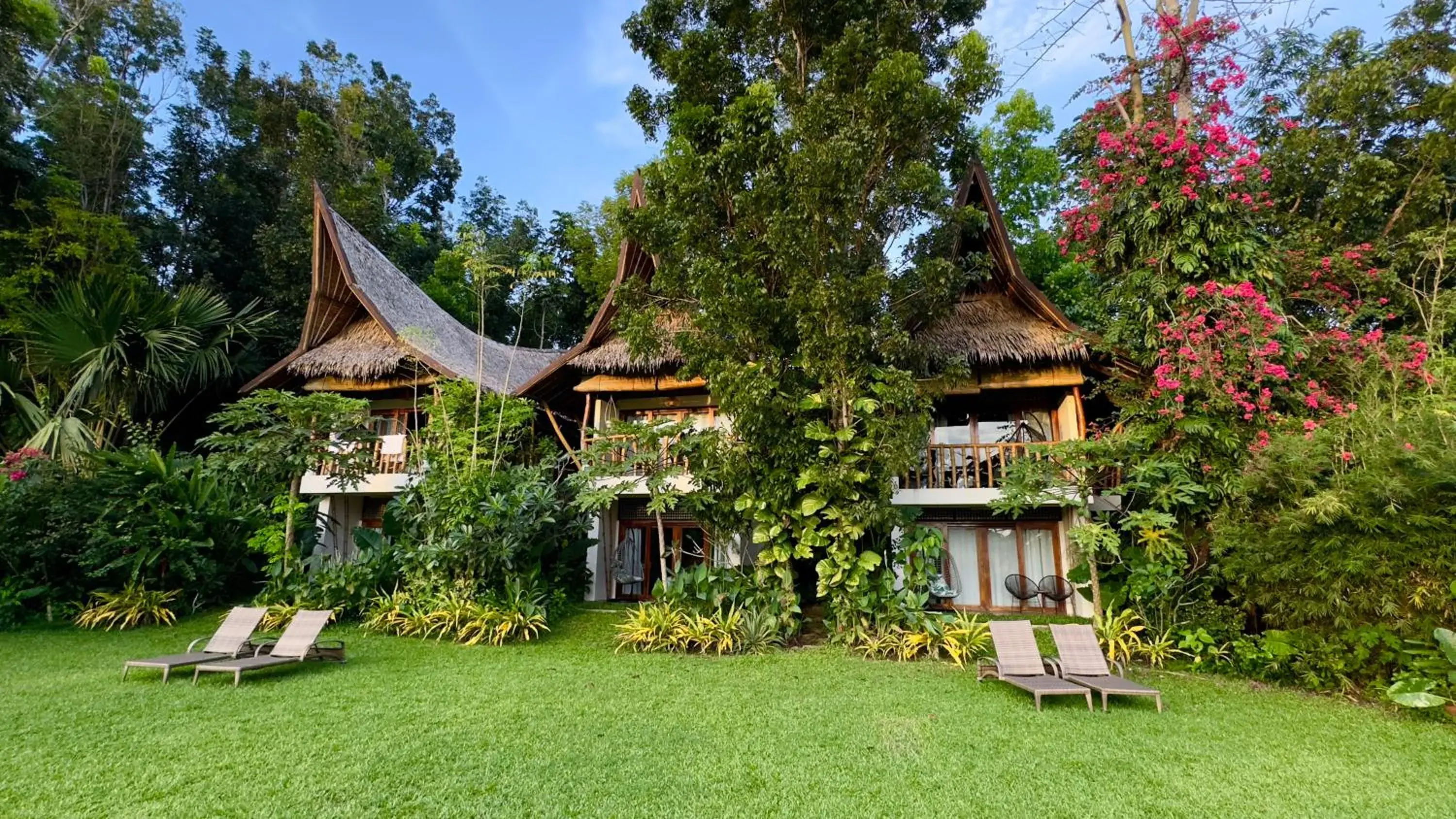 Property building in Fox & The Firefly Cottages Property building in Fox & The Firefly Cottages