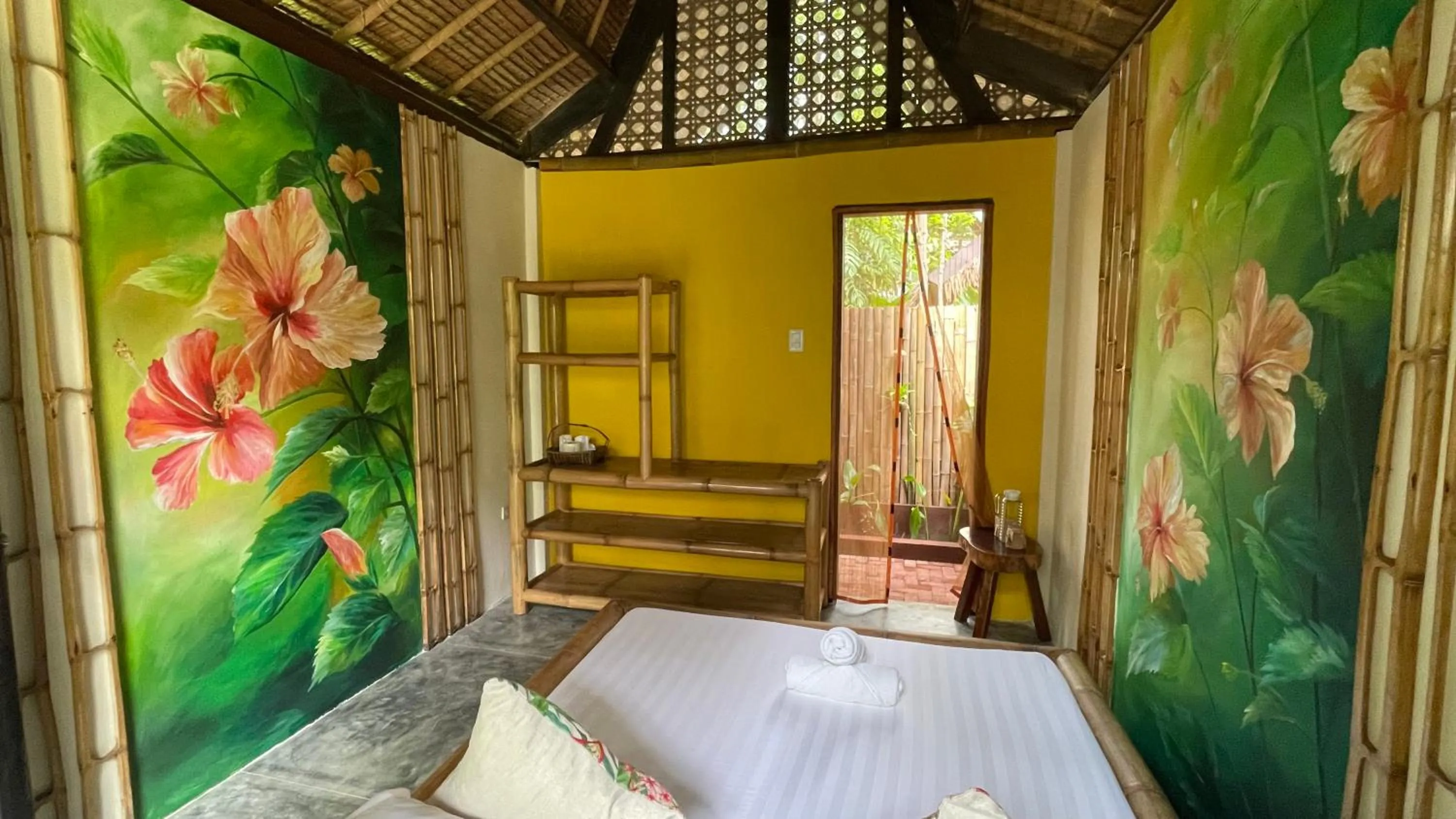 Photo of the whole room, Bed in Fox & The Firefly Cottages