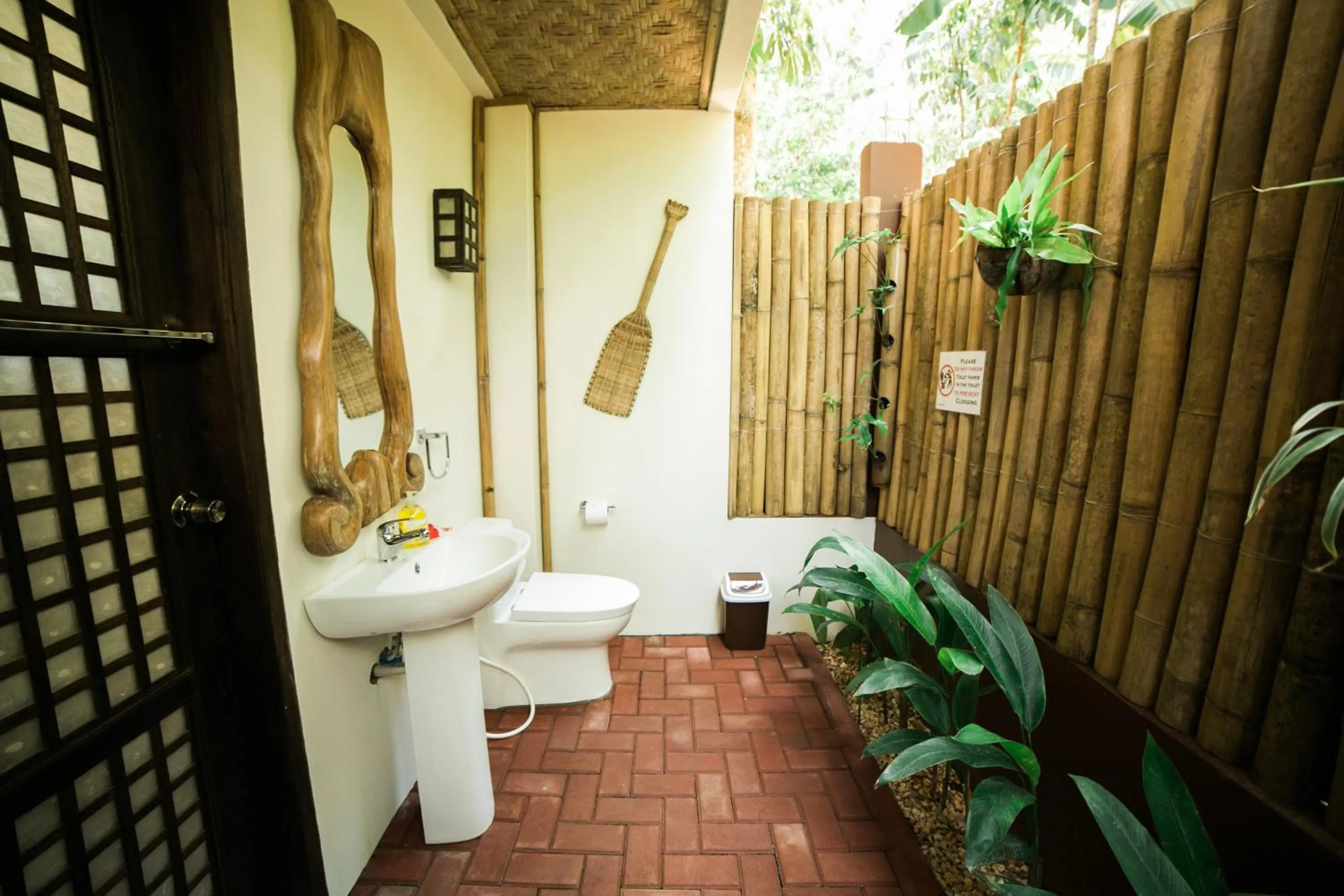 Toilet in Fox & The Firefly Cottages