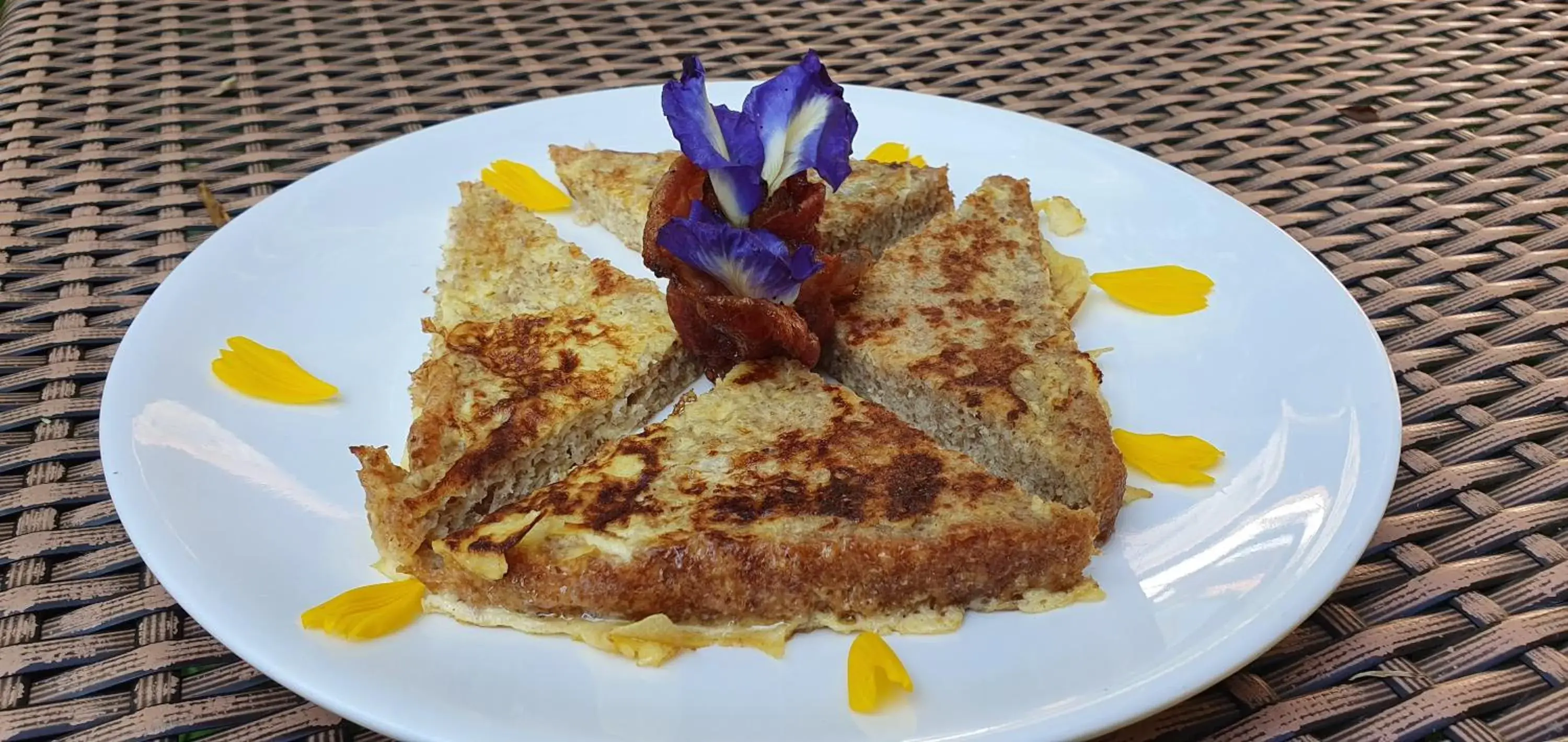 Breakfast in Fox & The Firefly Cottages Breakfast in Fox & The Firefly Cottages