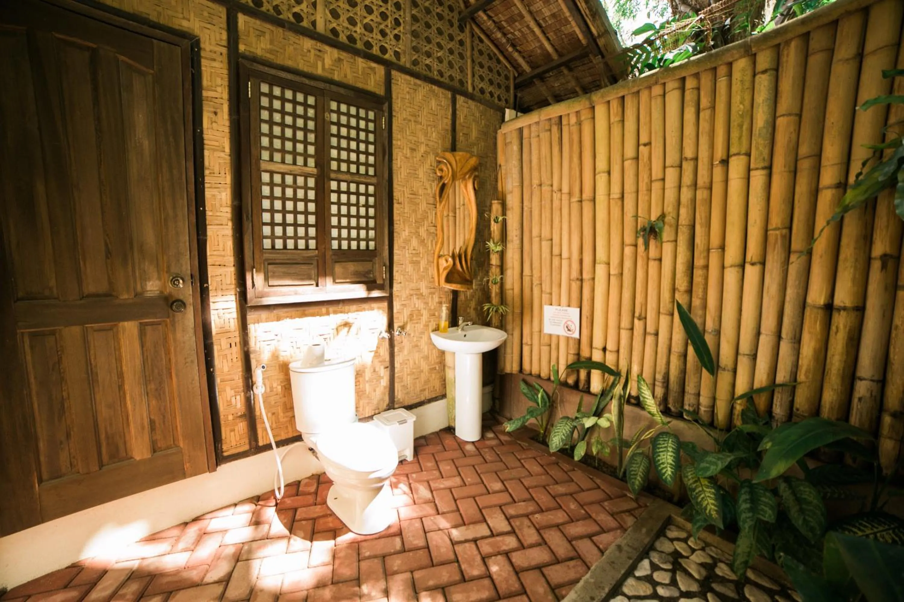 Toilet in Fox & The Firefly Cottages