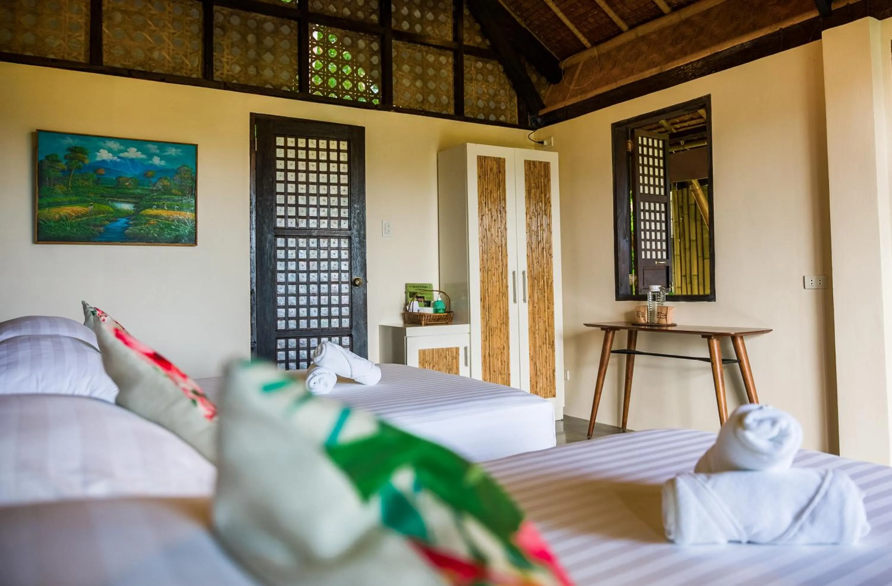 Photo of the whole room, Bed in Fox & The Firefly Cottages