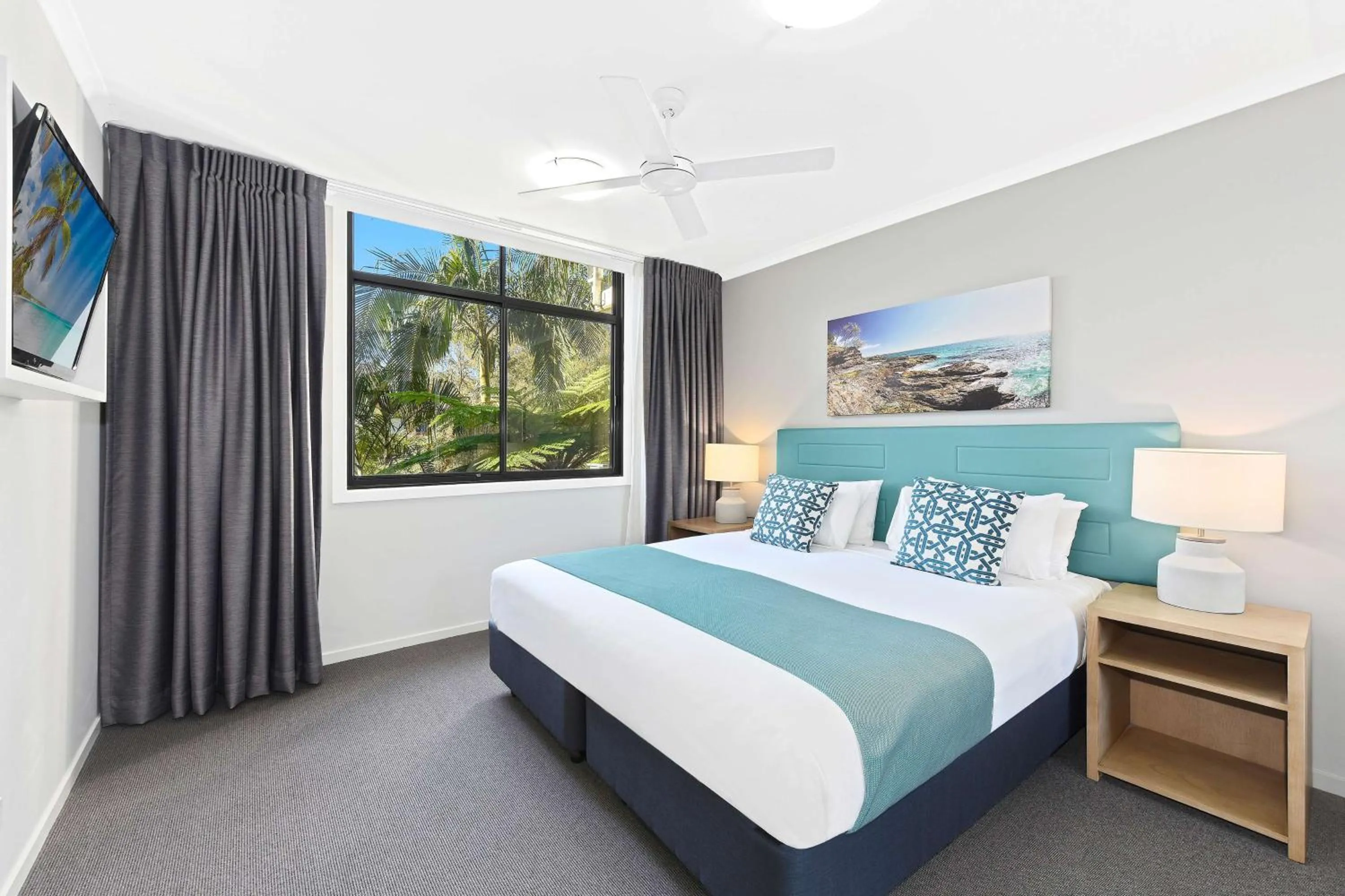 Photo of the whole room, Bed in Club Wyndham Flynns Beach, Trademark Collection by Wyndham