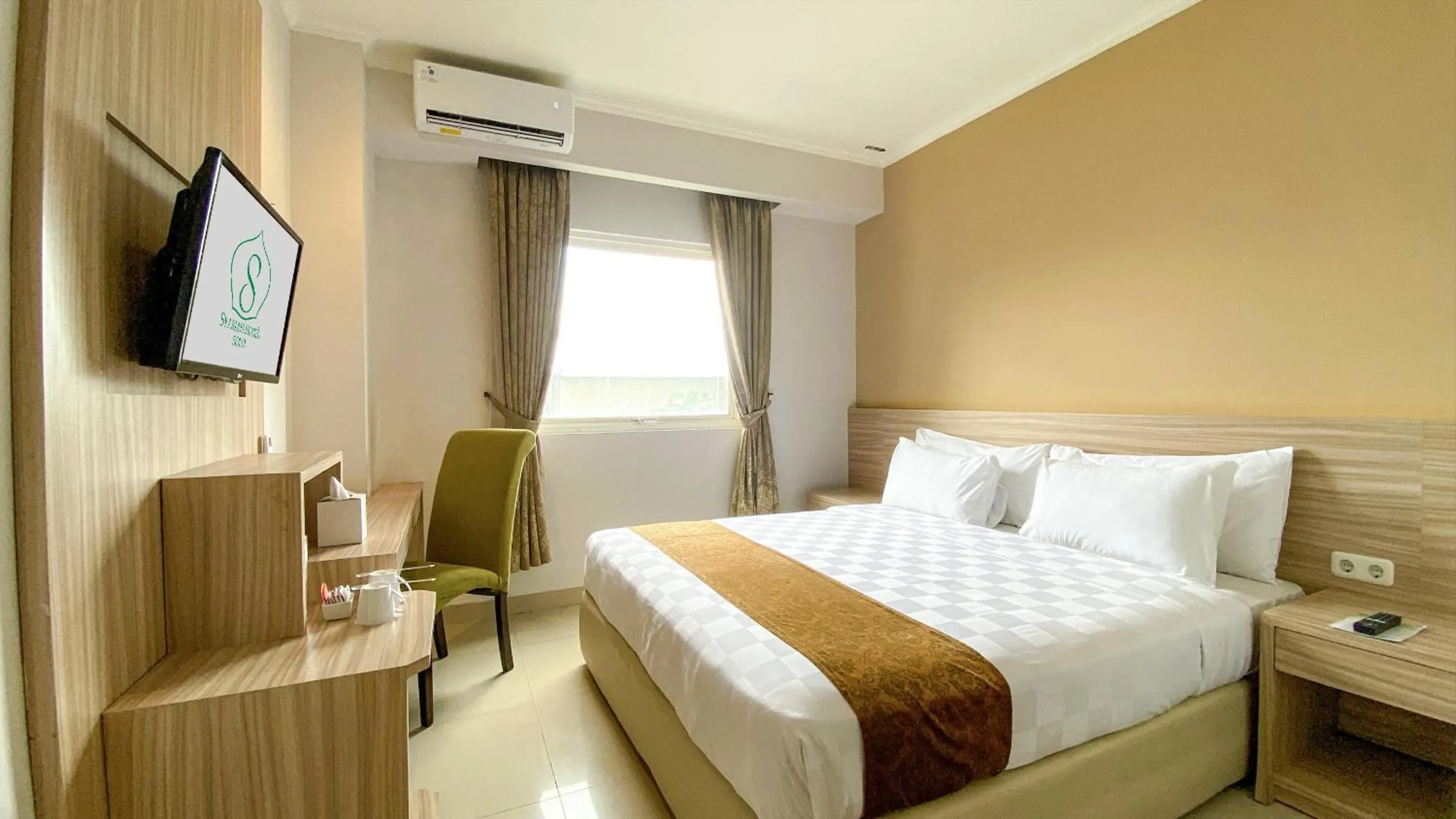 Bedroom, Bed in Lorin Syariah Solo Hotel