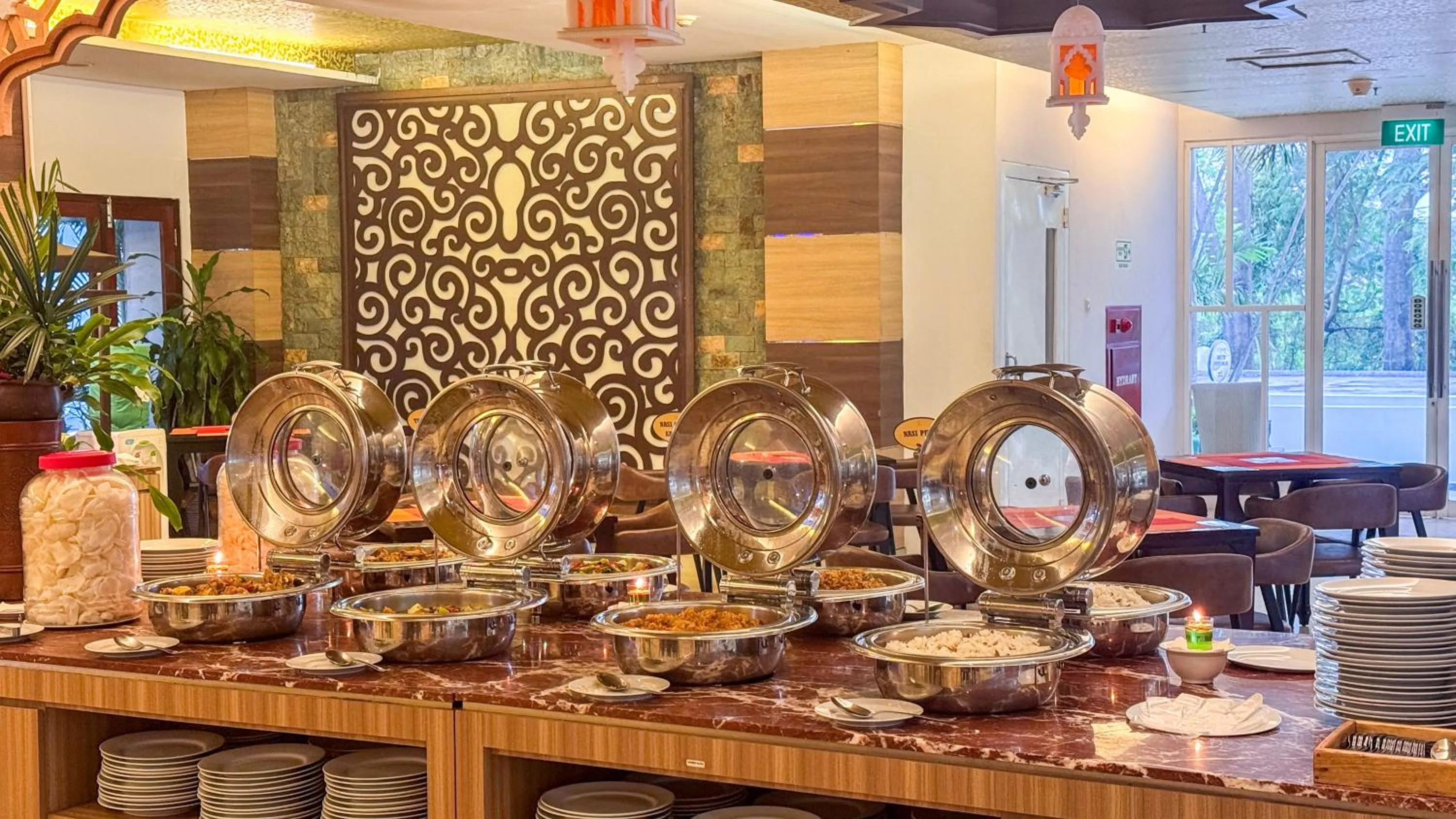Restaurant/places to eat in Lorin Syariah Solo Hotel