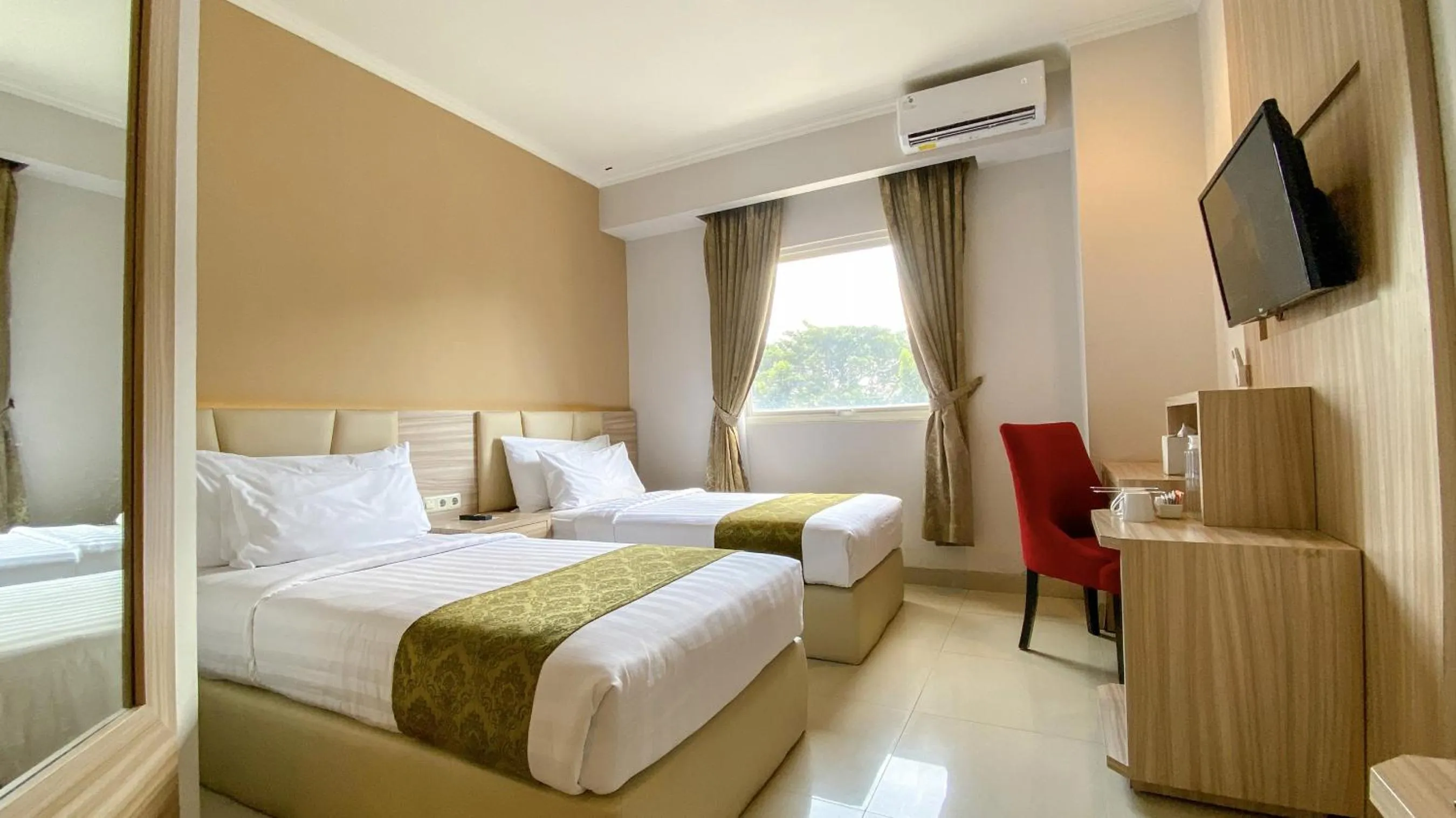 Bedroom, Bed in Lorin Syariah Solo Hotel