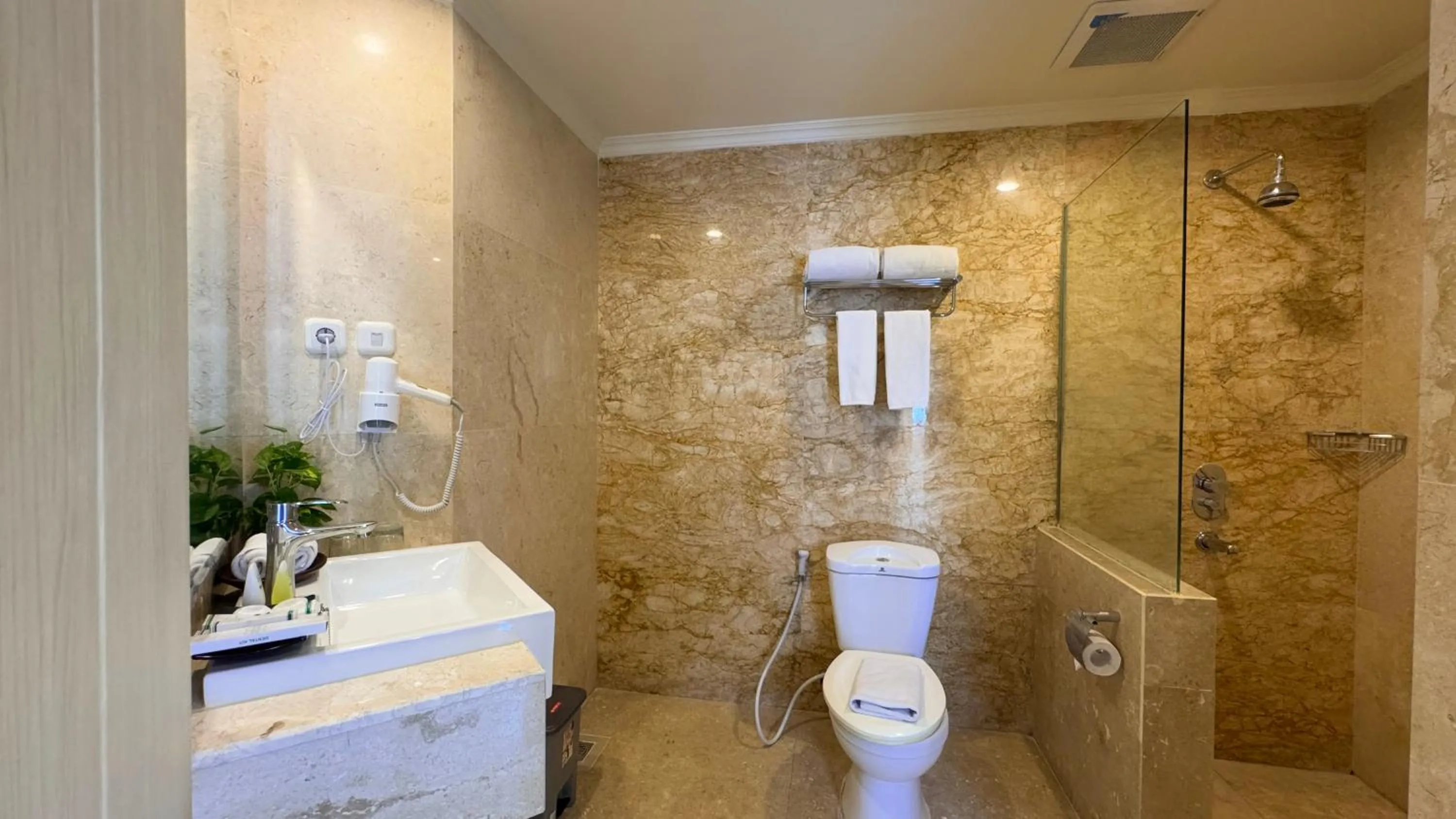 Bathroom in Lorin Syariah Solo Hotel
