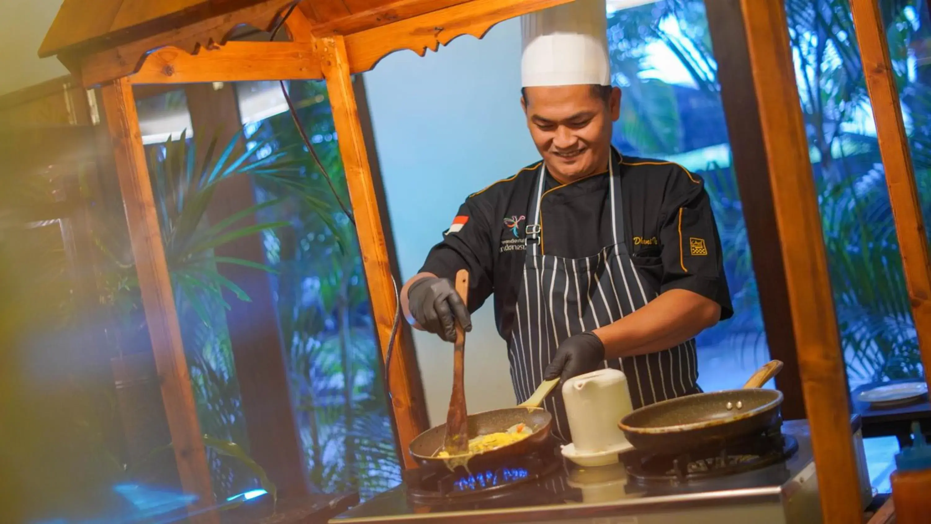 Restaurant/places to eat in Lorin Syariah Solo Hotel Restaurant/places to eat in Lorin Syariah Solo Hotel
