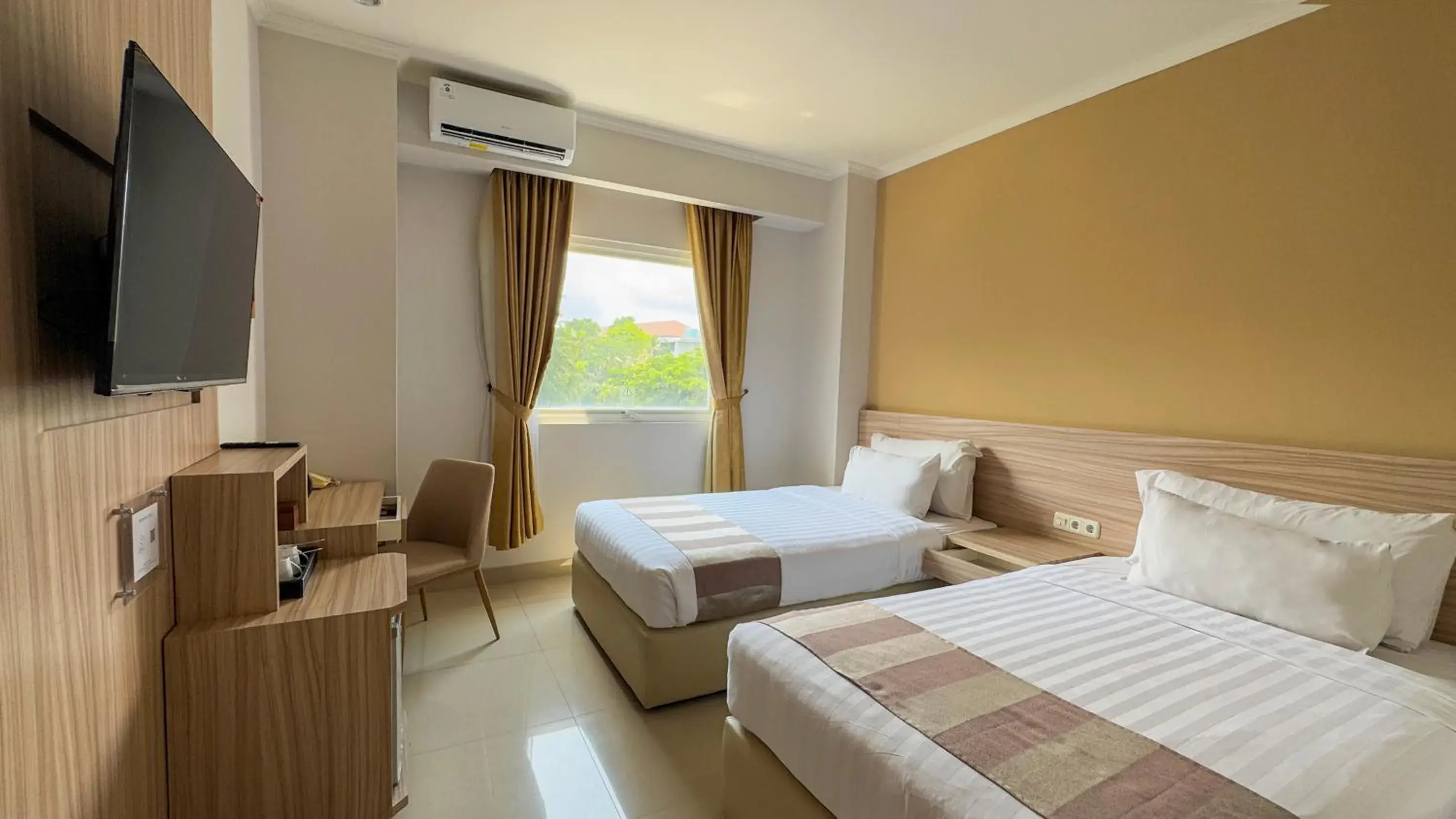 Superior Twin Room in Lorin Syariah Solo Hotel Superior Twin Room in Lorin Syariah Solo Hotel