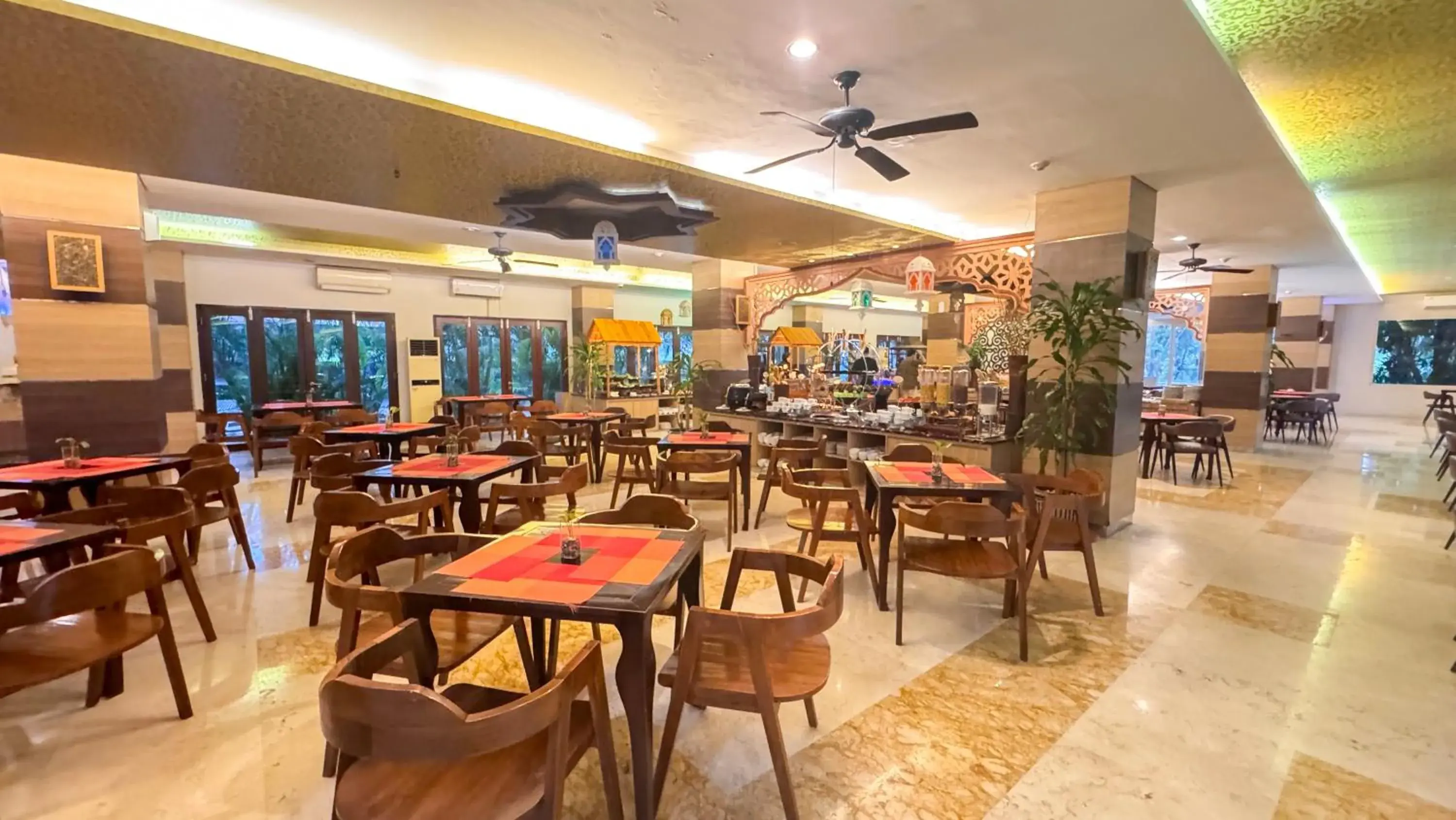 Restaurant/places to eat in Lorin Syariah Solo Hotel Restaurant/places to eat in Lorin Syariah Solo Hotel