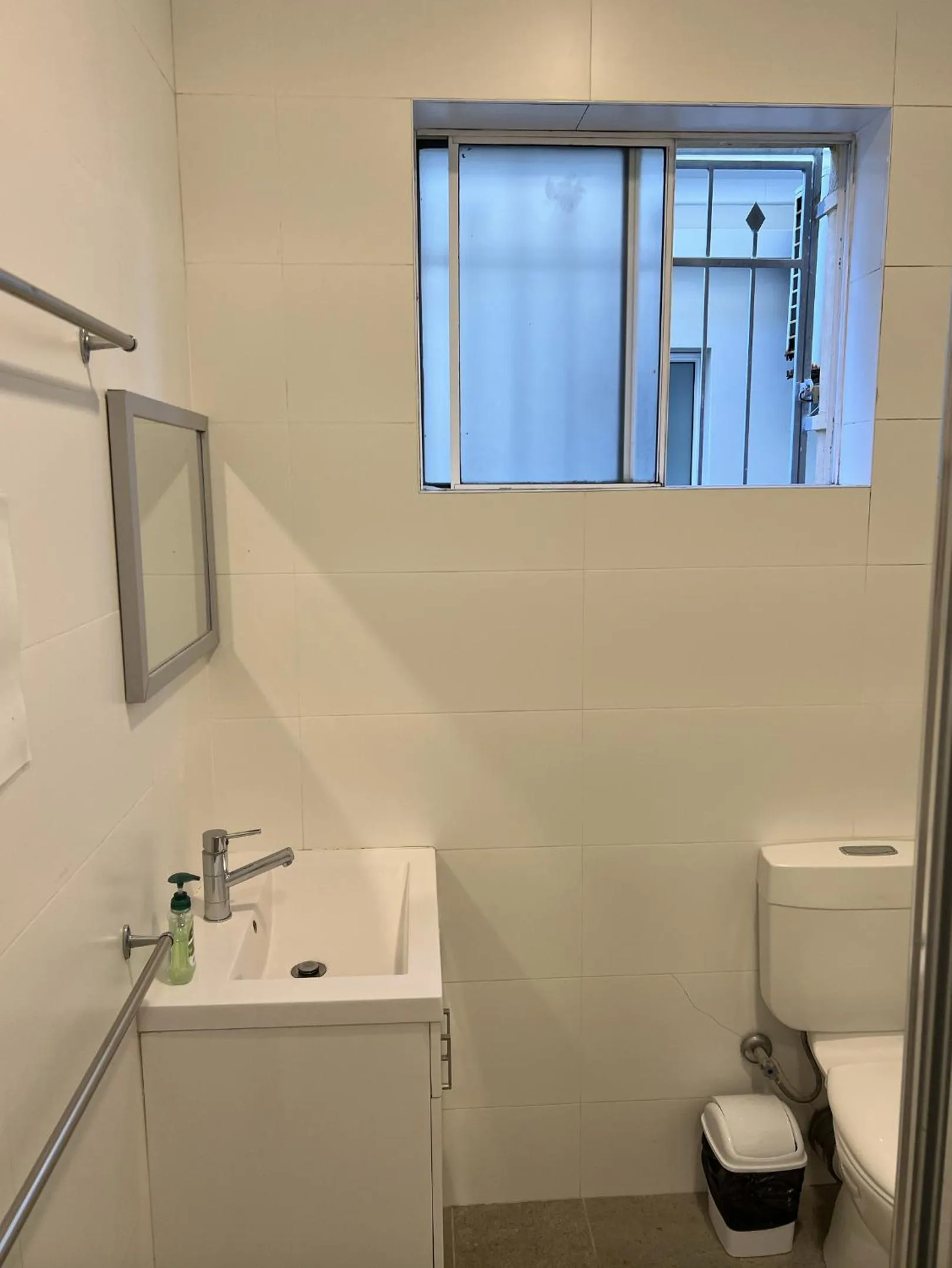 Toilet in Manly Bunkhouse