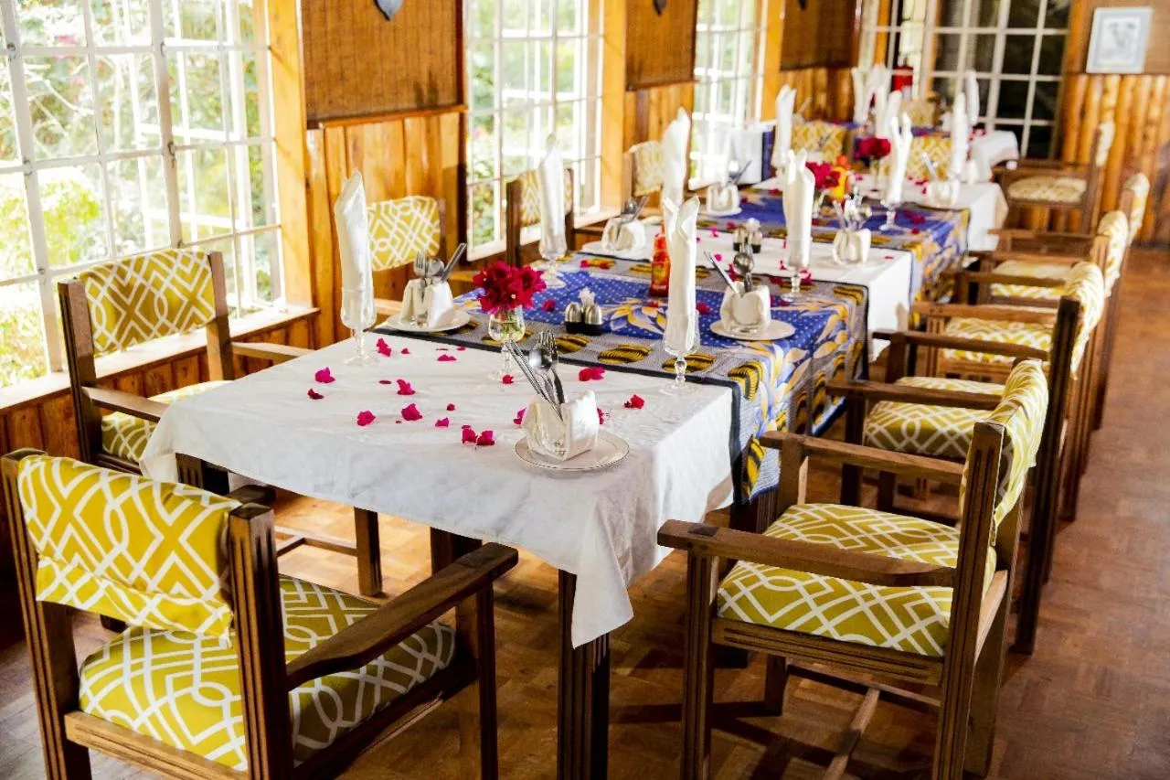 Restaurant/places to eat in Naro Moru River Lodge