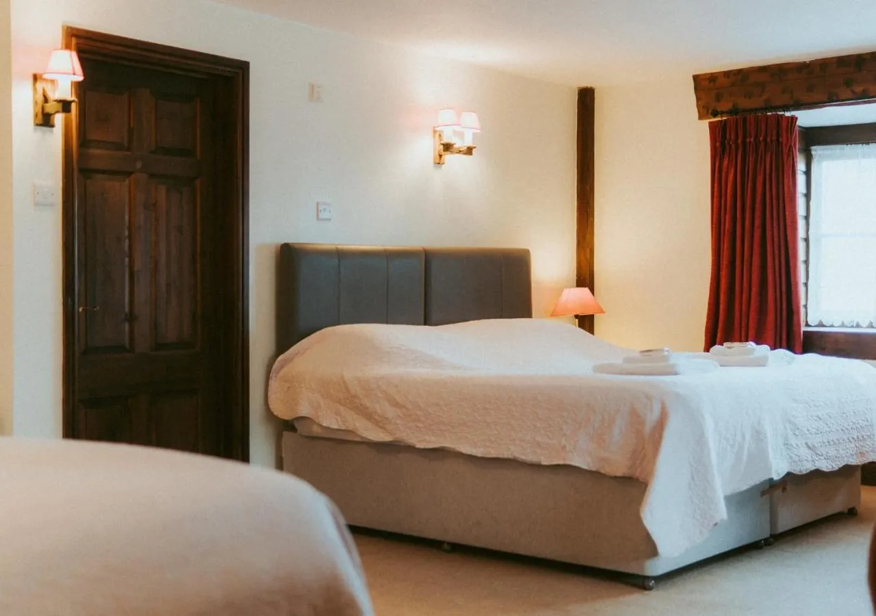 Bed in The Heathfield Inn