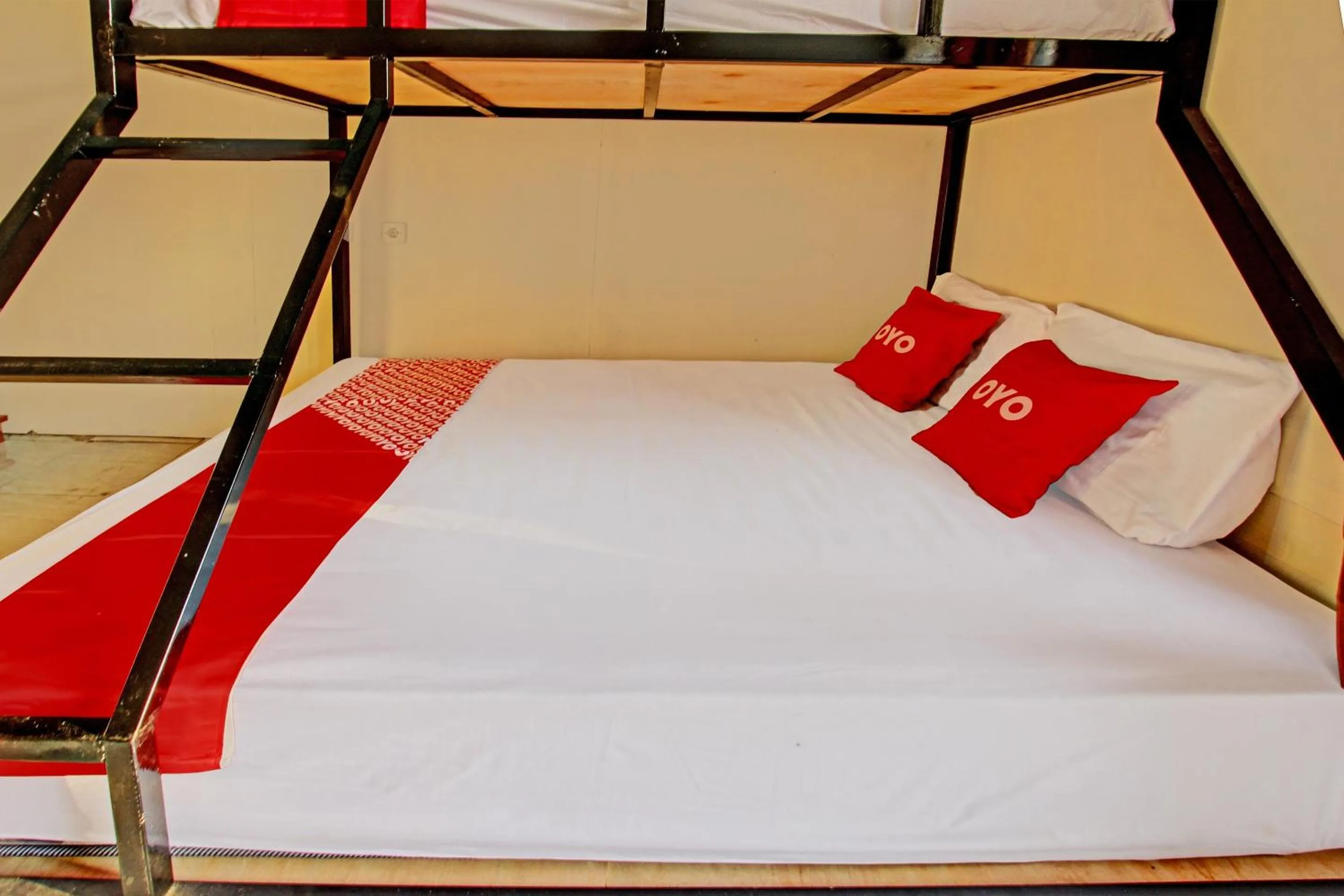 Bedroom in OYO 93121 Abi Bungalow & Hostel