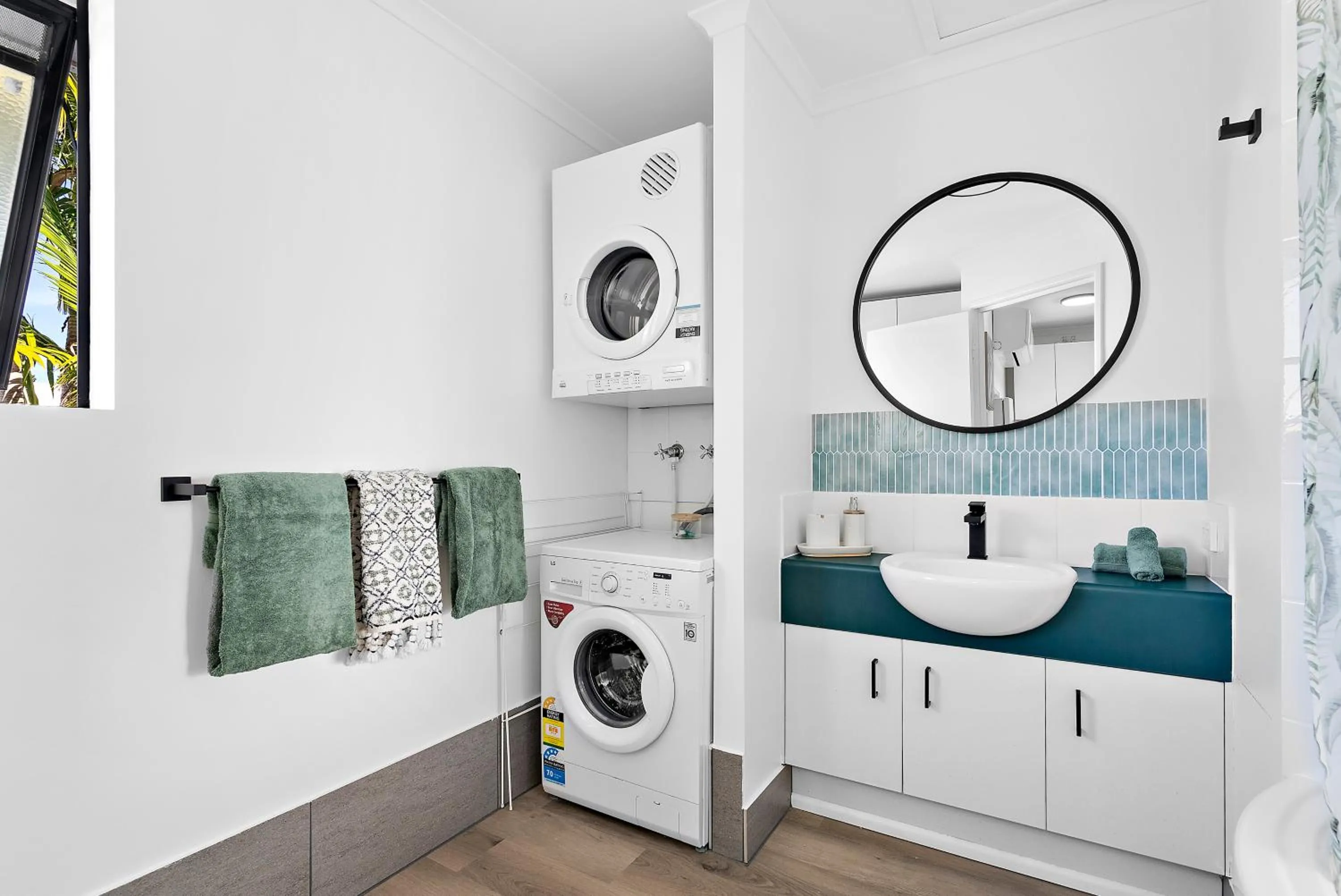 Sun Drenched Unit in Noosaville