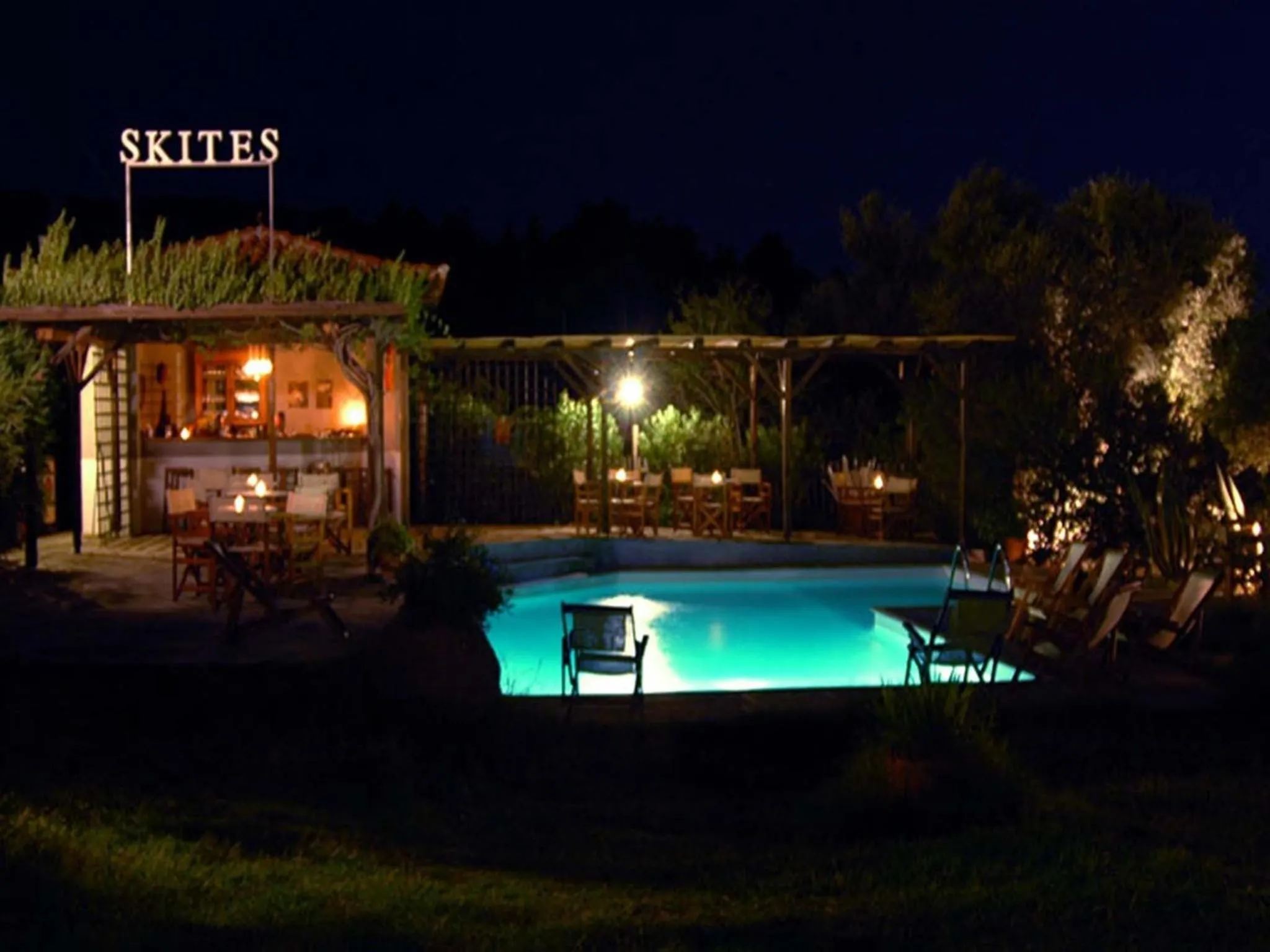 Swimming pool in Skites Hotel Bungalows