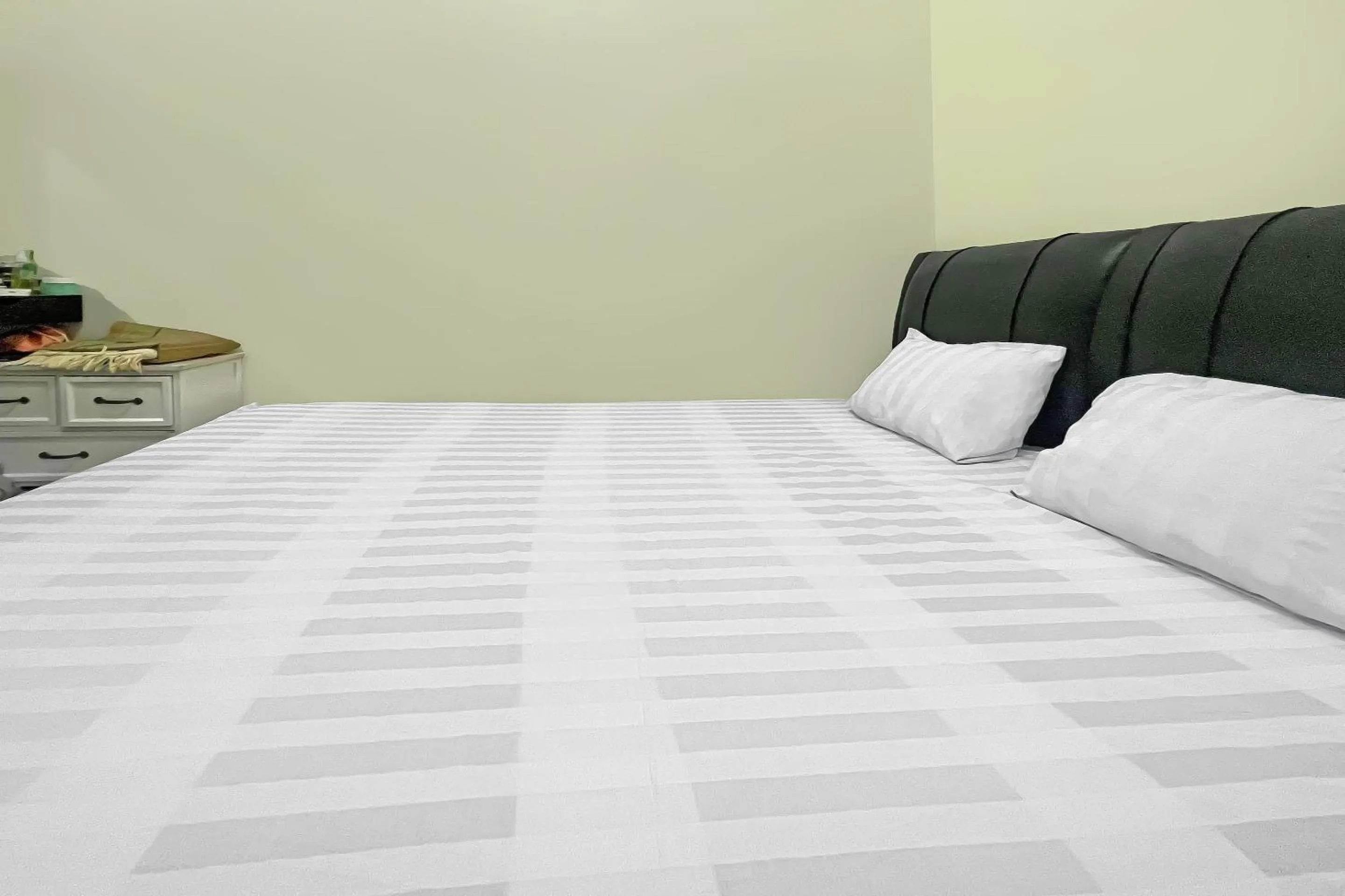 Bedroom, Bed in Hotel O Wisma Dg Tata