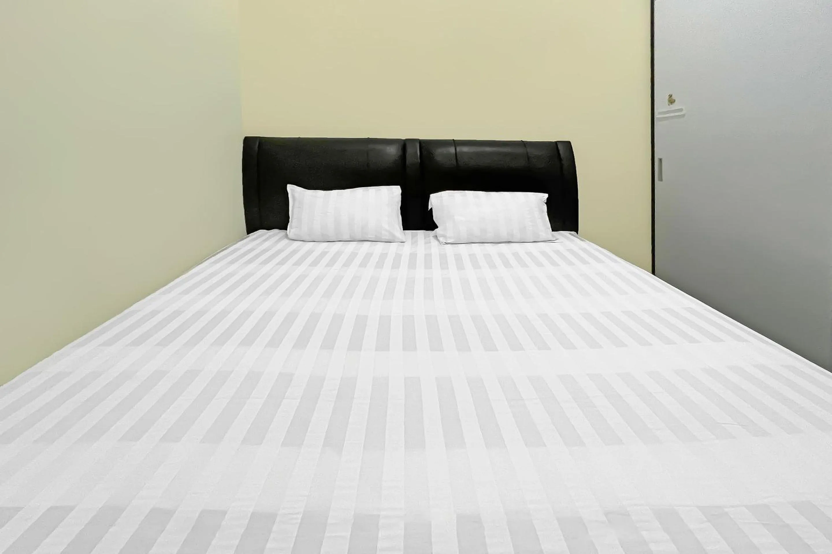 Bedroom, Bed in Hotel O Wisma Dg Tata