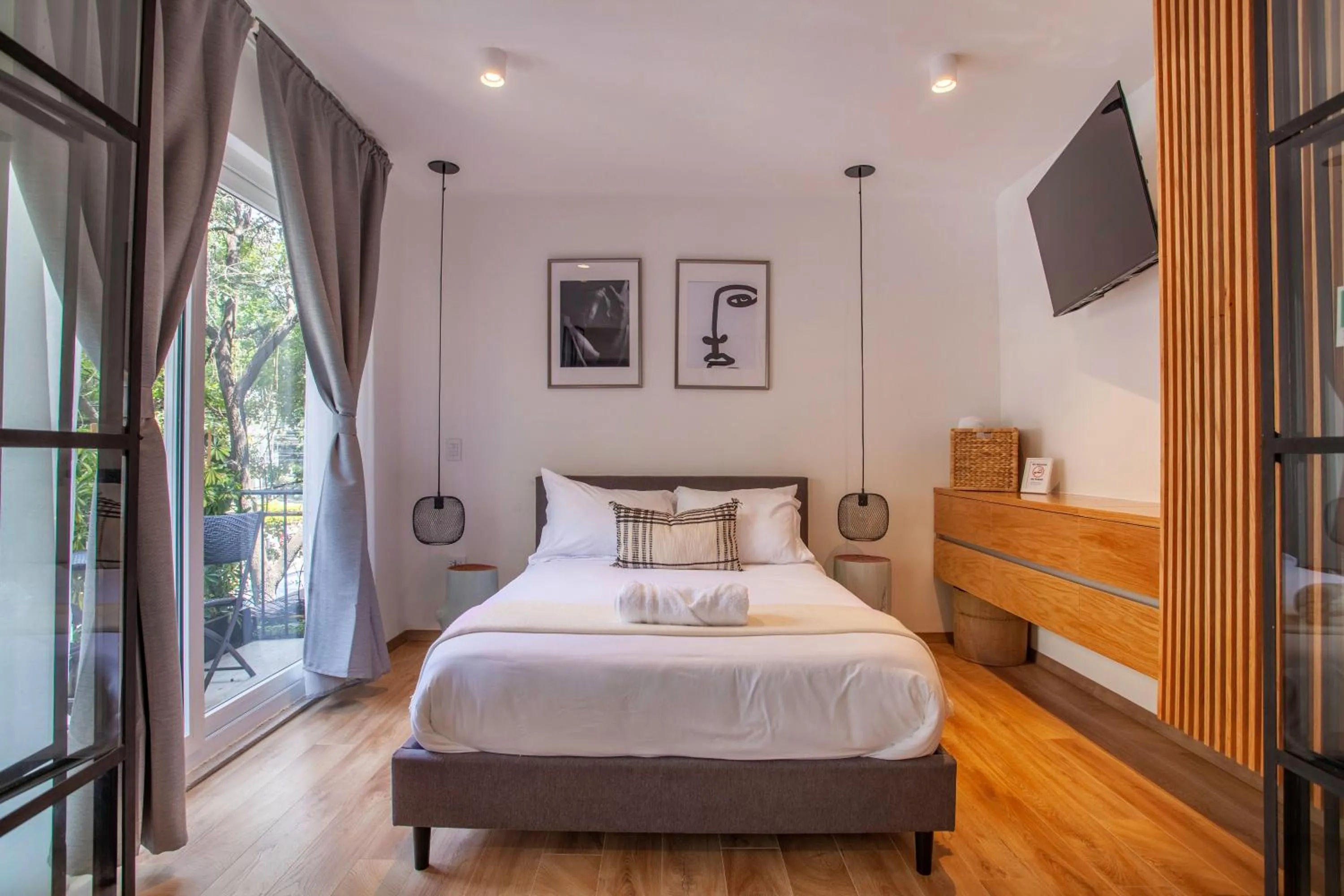 Bright & sweet unit in the heart of Polanco.