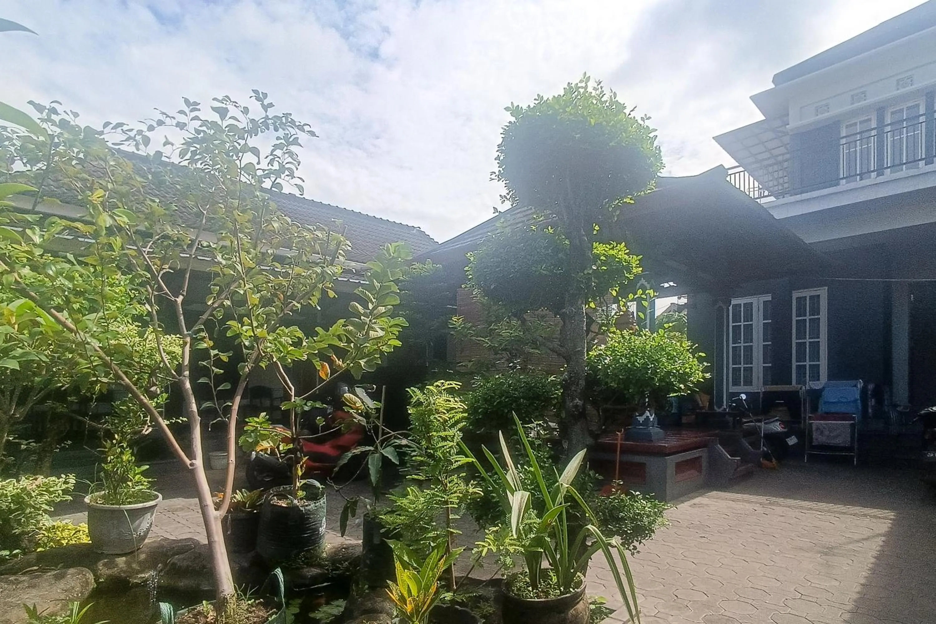 Property building in OYO 92560 Astri Homestay