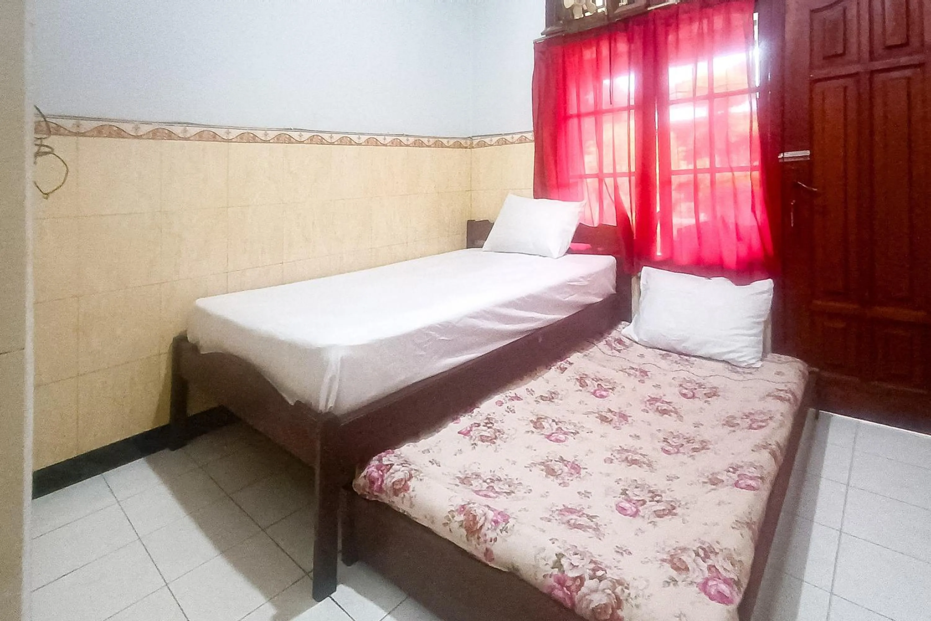 Bedroom, Bed in OYO 92560 Astri Homestay