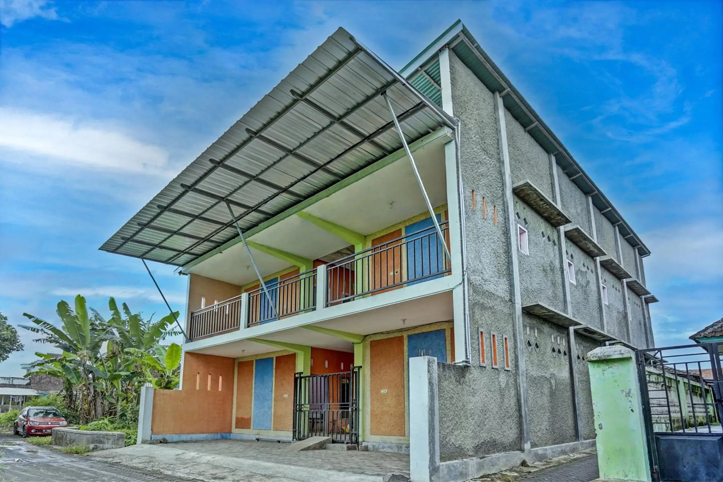 Facade/entrance in Hotel O Kemangi Asri Kost Facade/entrance in Hotel O Kemangi Asri Kost
