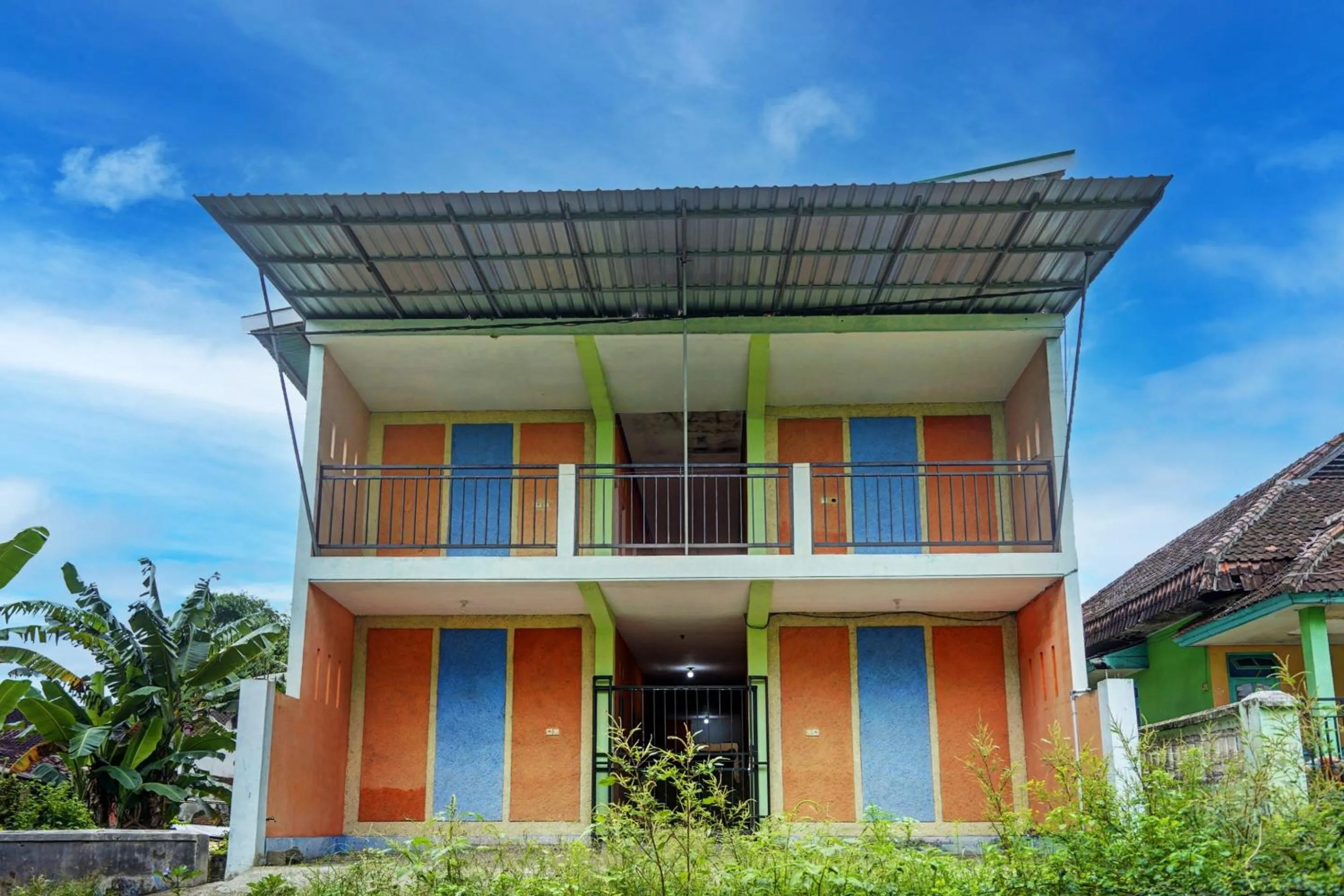 Facade/entrance in Hotel O Kemangi Asri Kost