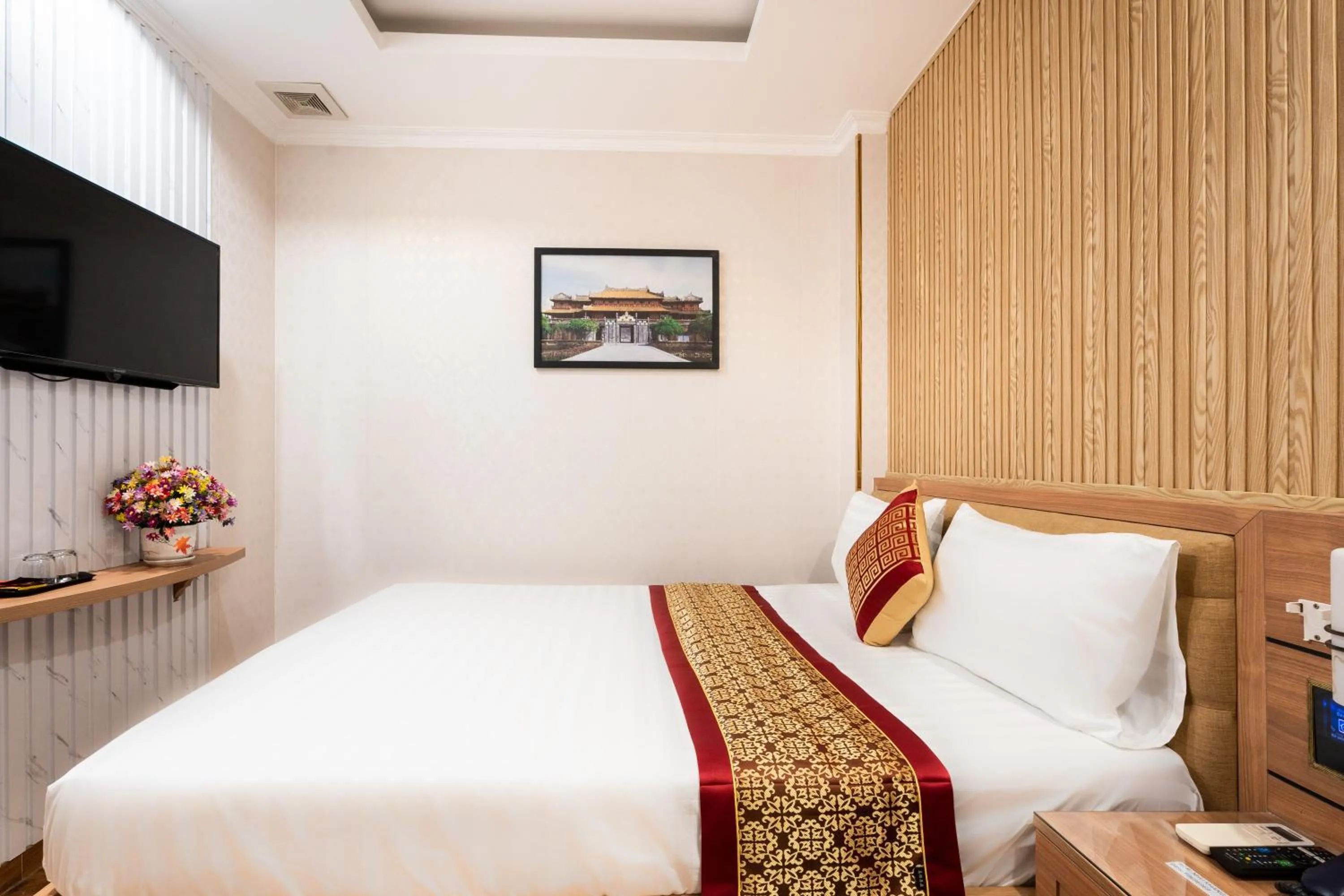 Bed in Luna Saigon Hotel - Bui Vien Walking Street