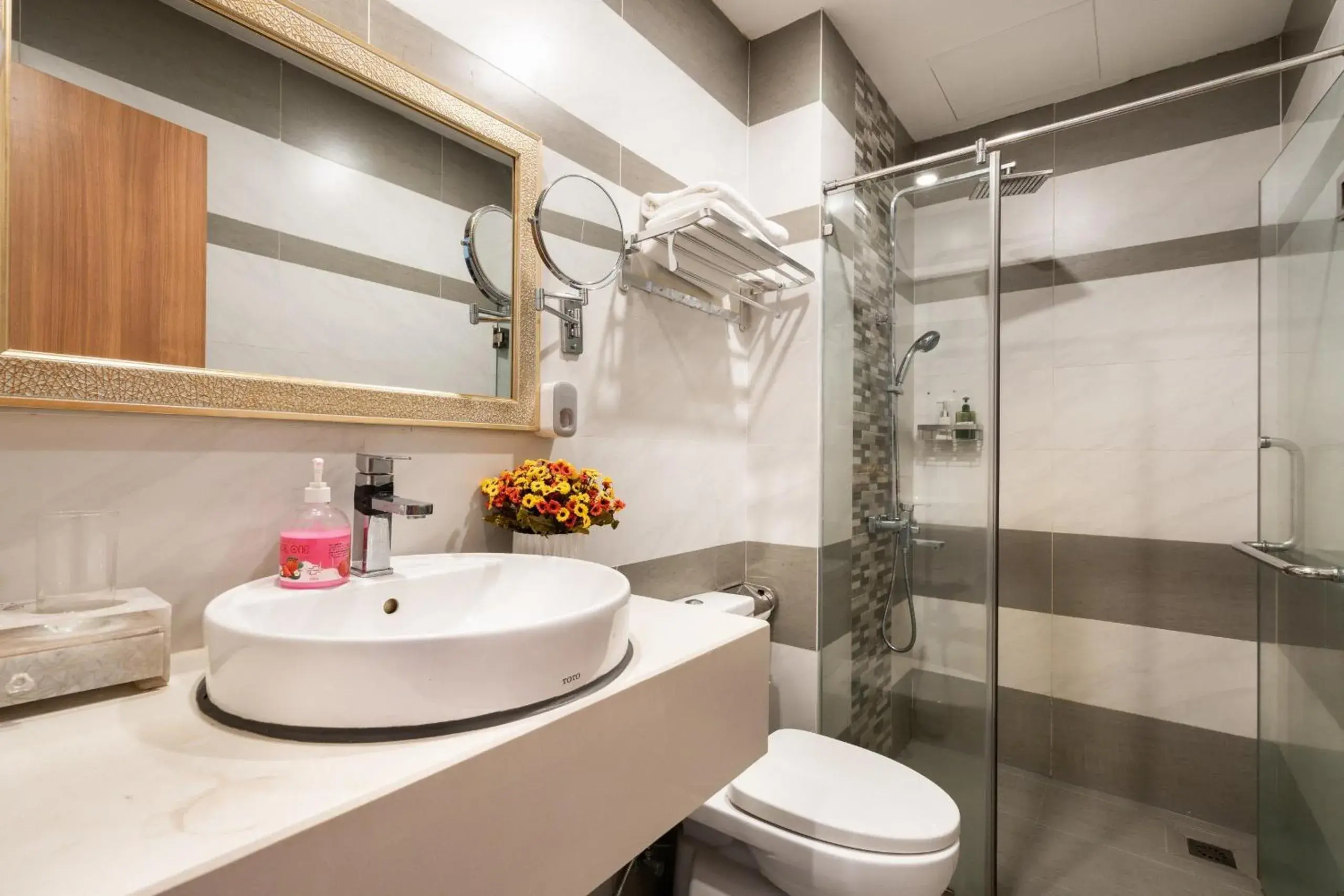 Deluxe Double Room in Luna Saigon Hotel - Bui Vien Walking Street Deluxe Double Room in Luna Saigon Hotel - Bui Vien Walking Street