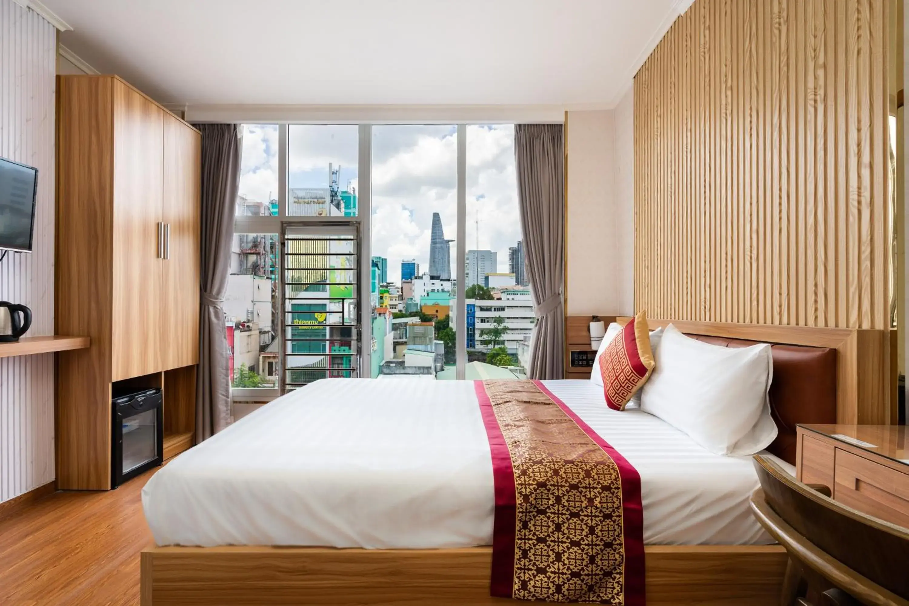 City view, Bed in Luna Saigon Hotel - Bui Vien Walking Street City view, Bed in Luna Saigon Hotel - Bui Vien Walking Street