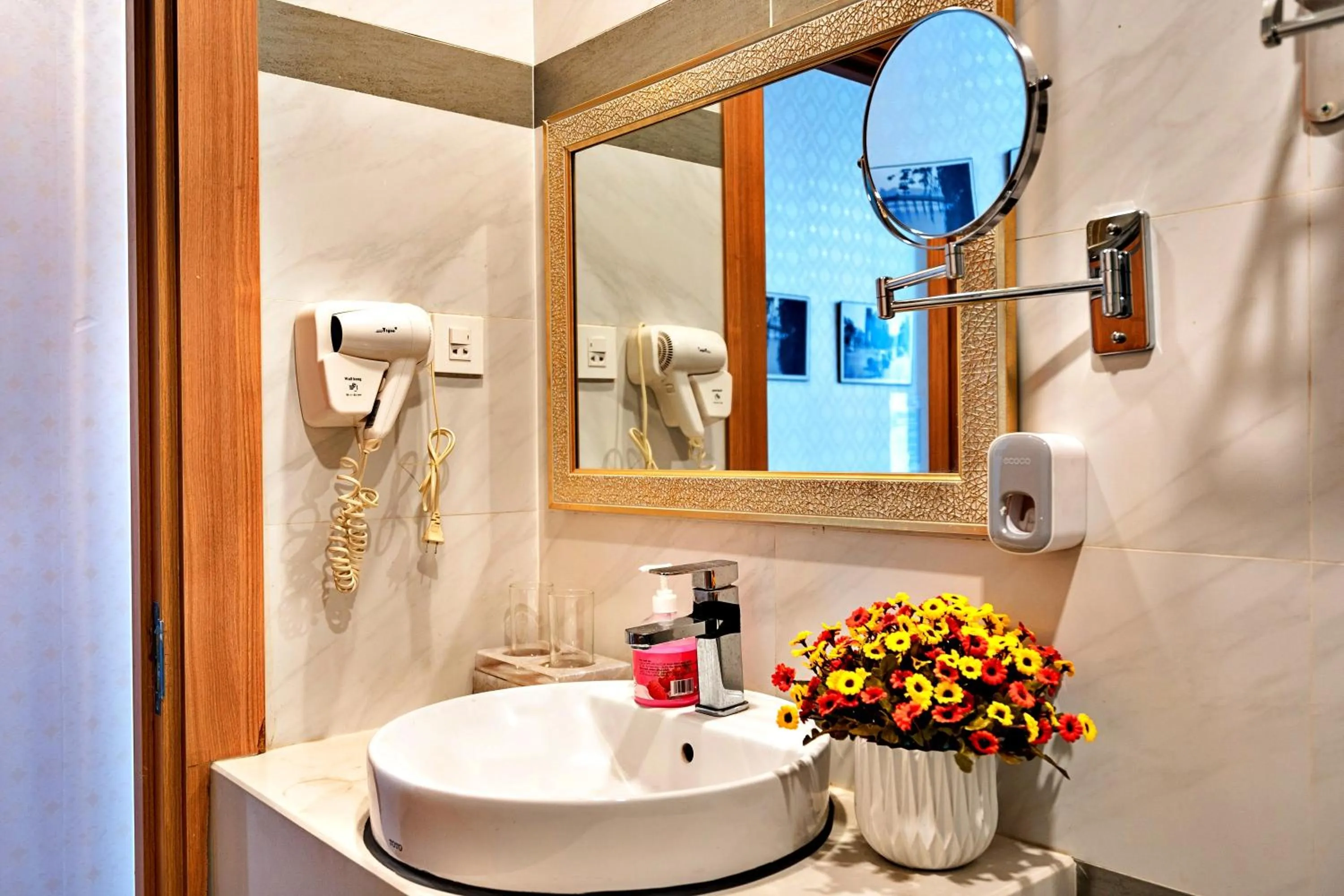 Bathroom in Luna Saigon Hotel - Bui Vien Walking Street