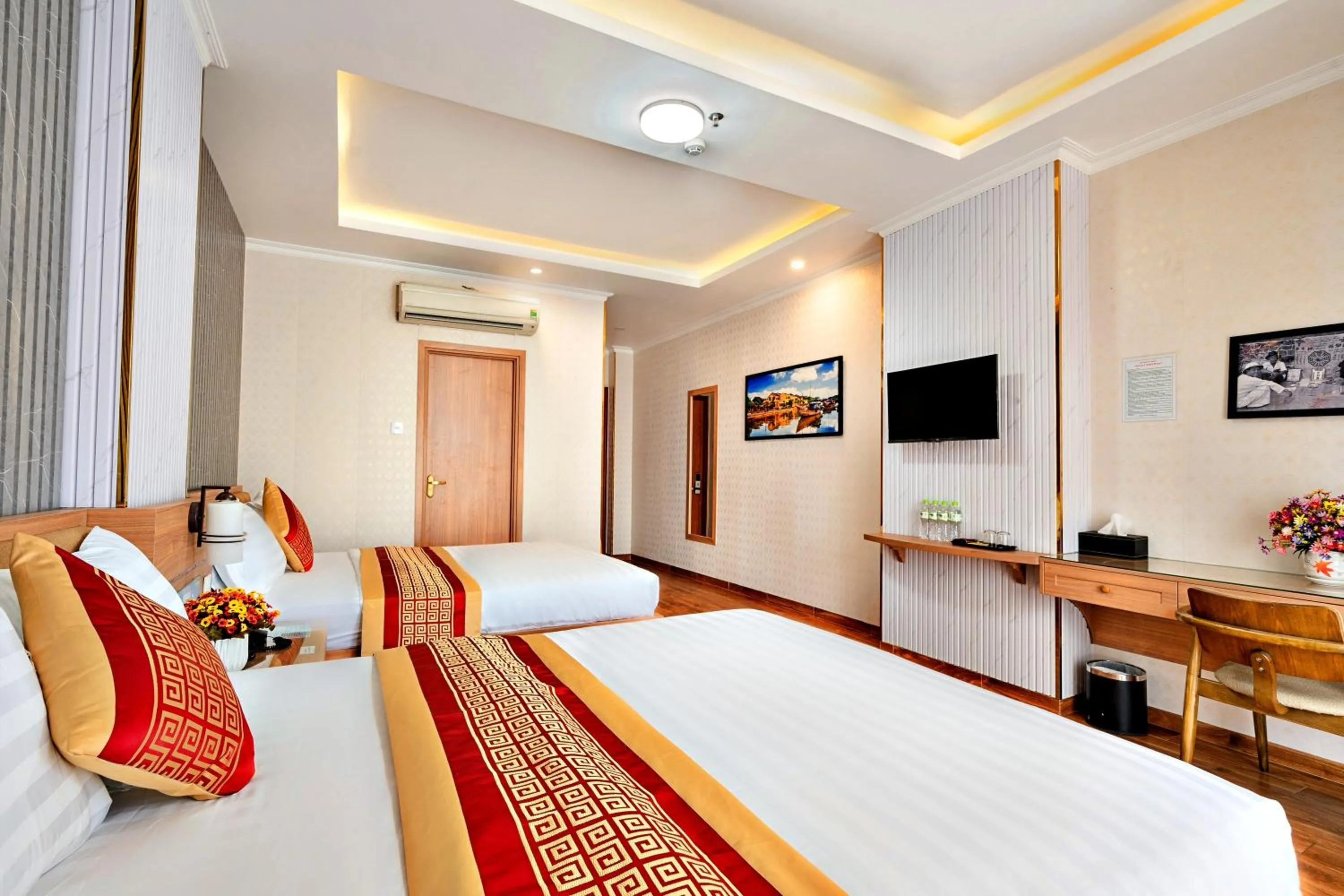 Photo of the whole room, Bed in Luna Saigon Hotel - Bui Vien Walking Street