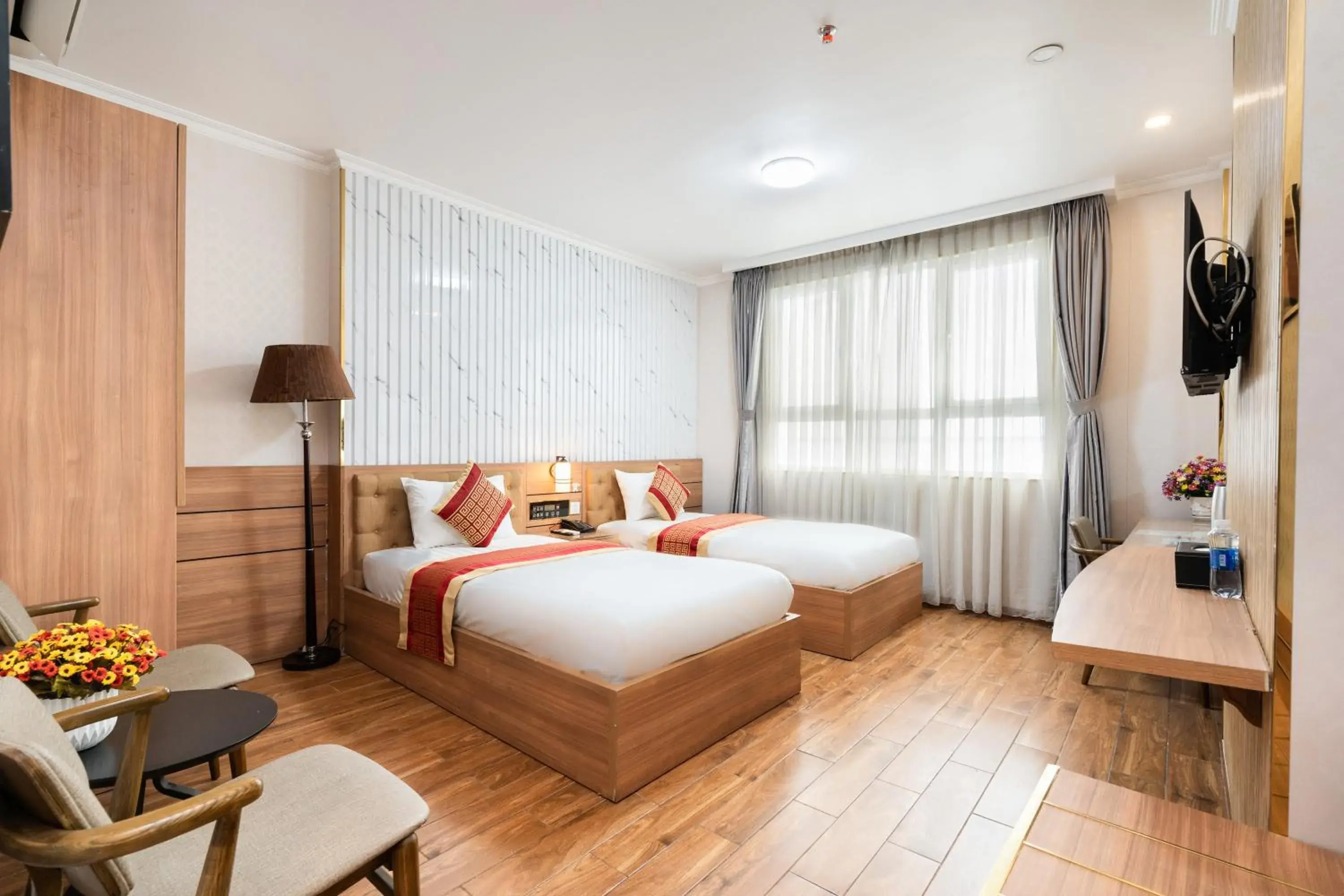 Deluxe Twin Room in Luna Saigon Hotel - Bui Vien Walking Street Deluxe Twin Room in Luna Saigon Hotel - Bui Vien Walking Street