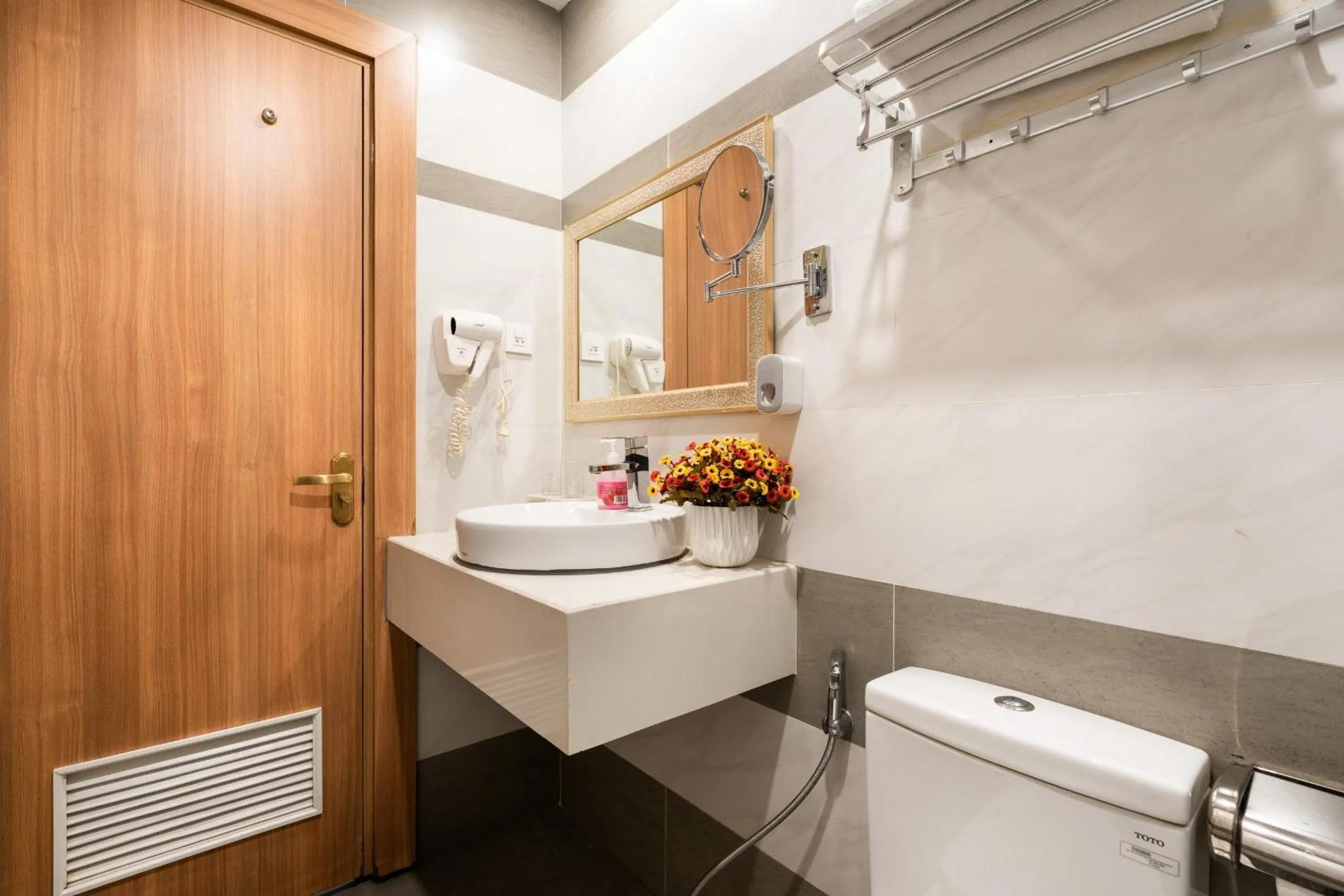 Luna Saigon Hotel - Bui Vien Walking Street