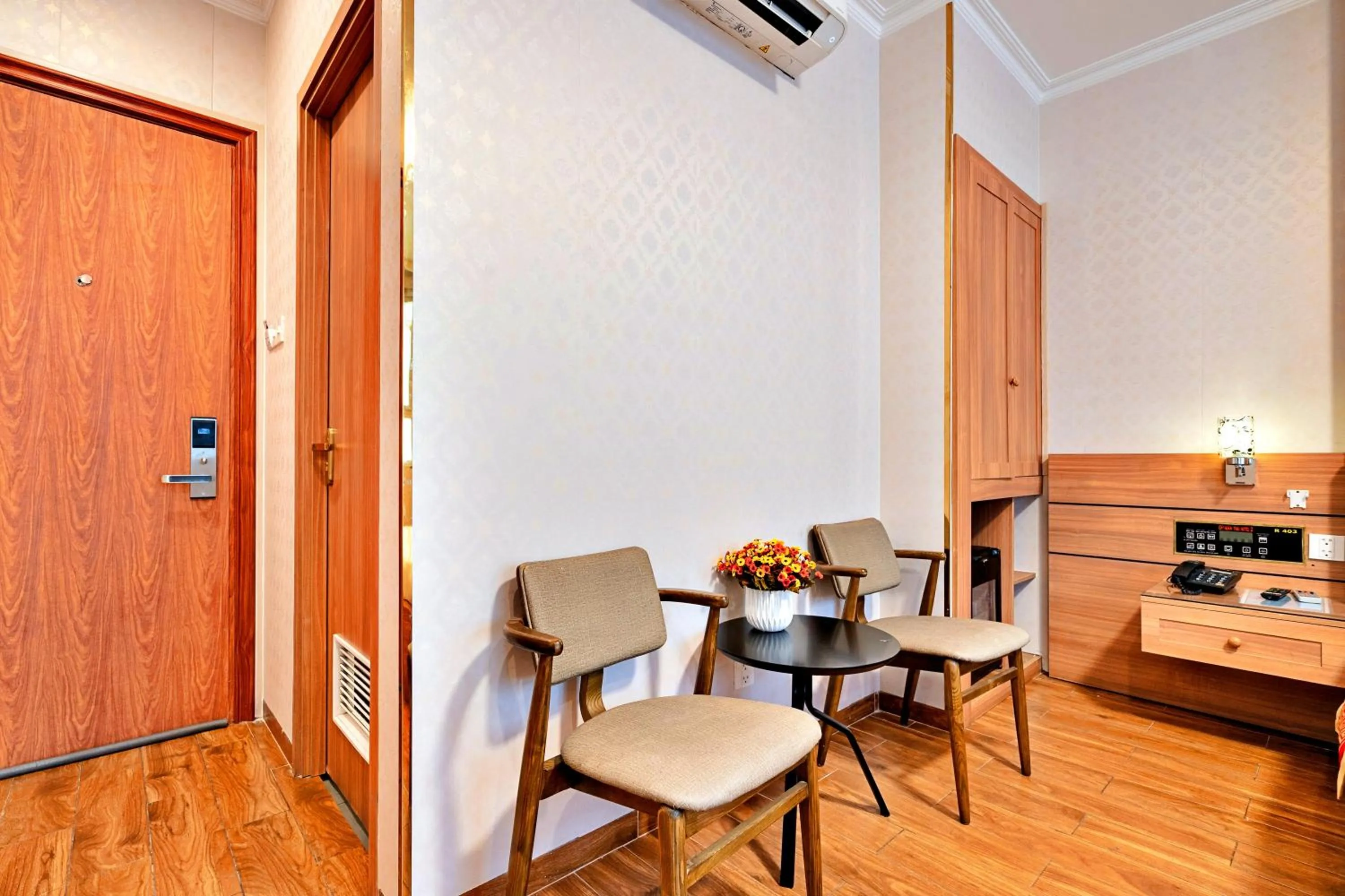 Luna Saigon Hotel - Bui Vien Walking Street