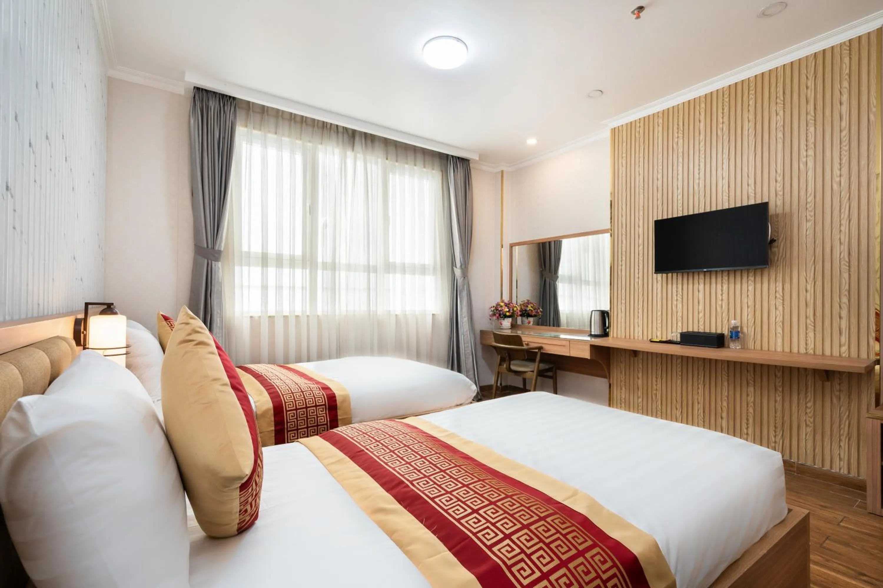 Bed in Luna Saigon Hotel - Bui Vien Walking Street