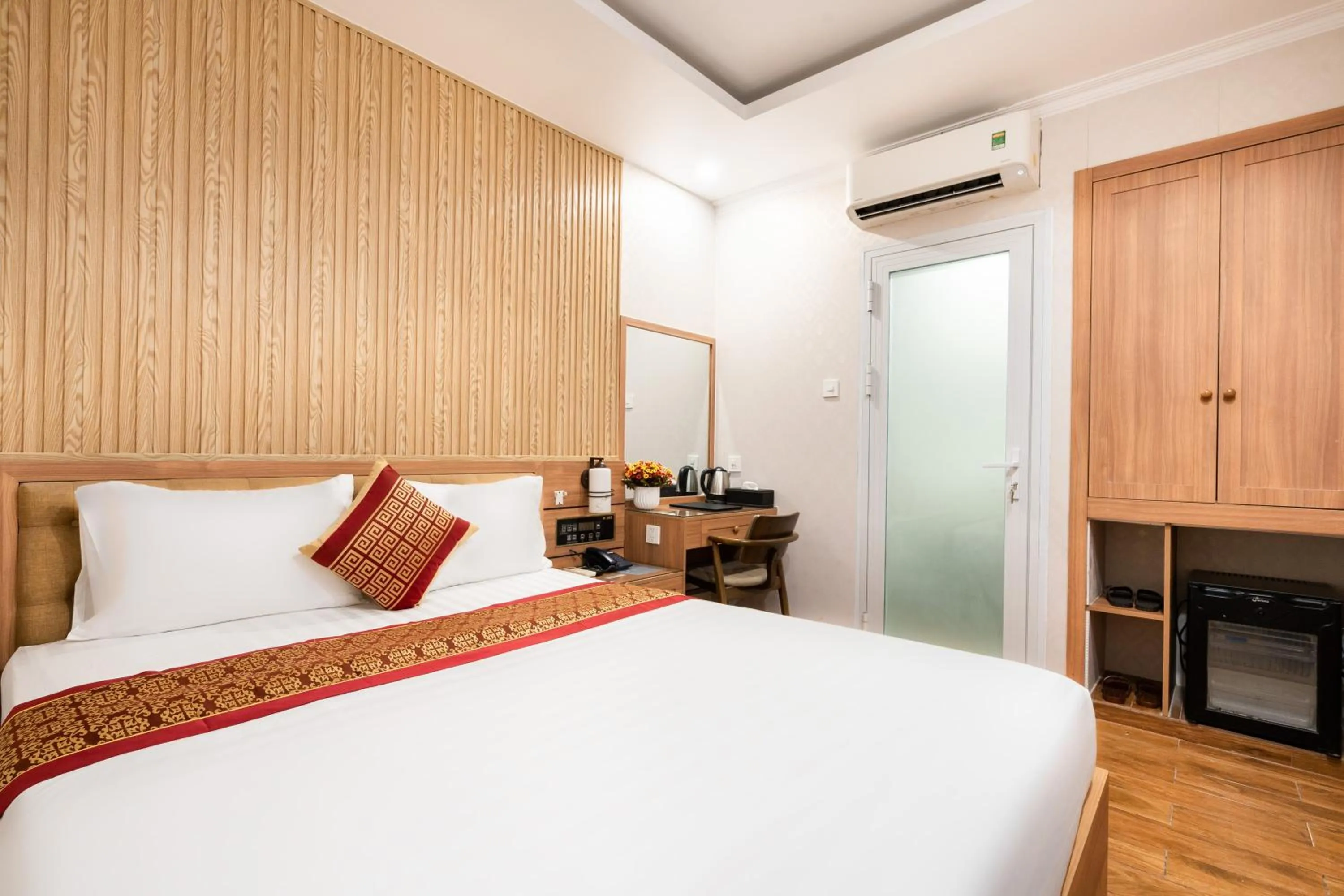Bed in Luna Saigon Hotel - Bui Vien Walking Street