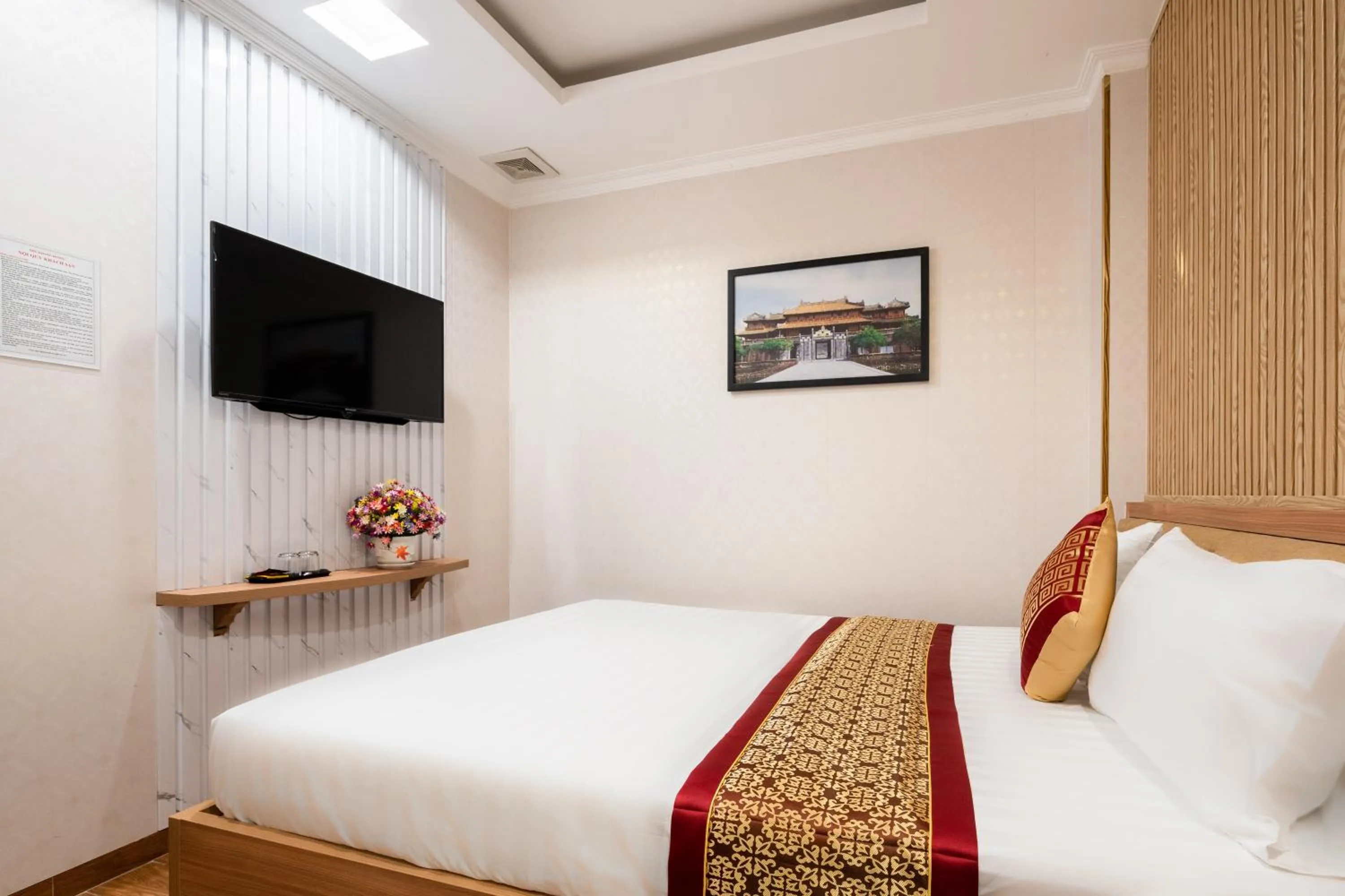 Bed in Luna Saigon Hotel - Bui Vien Walking Street