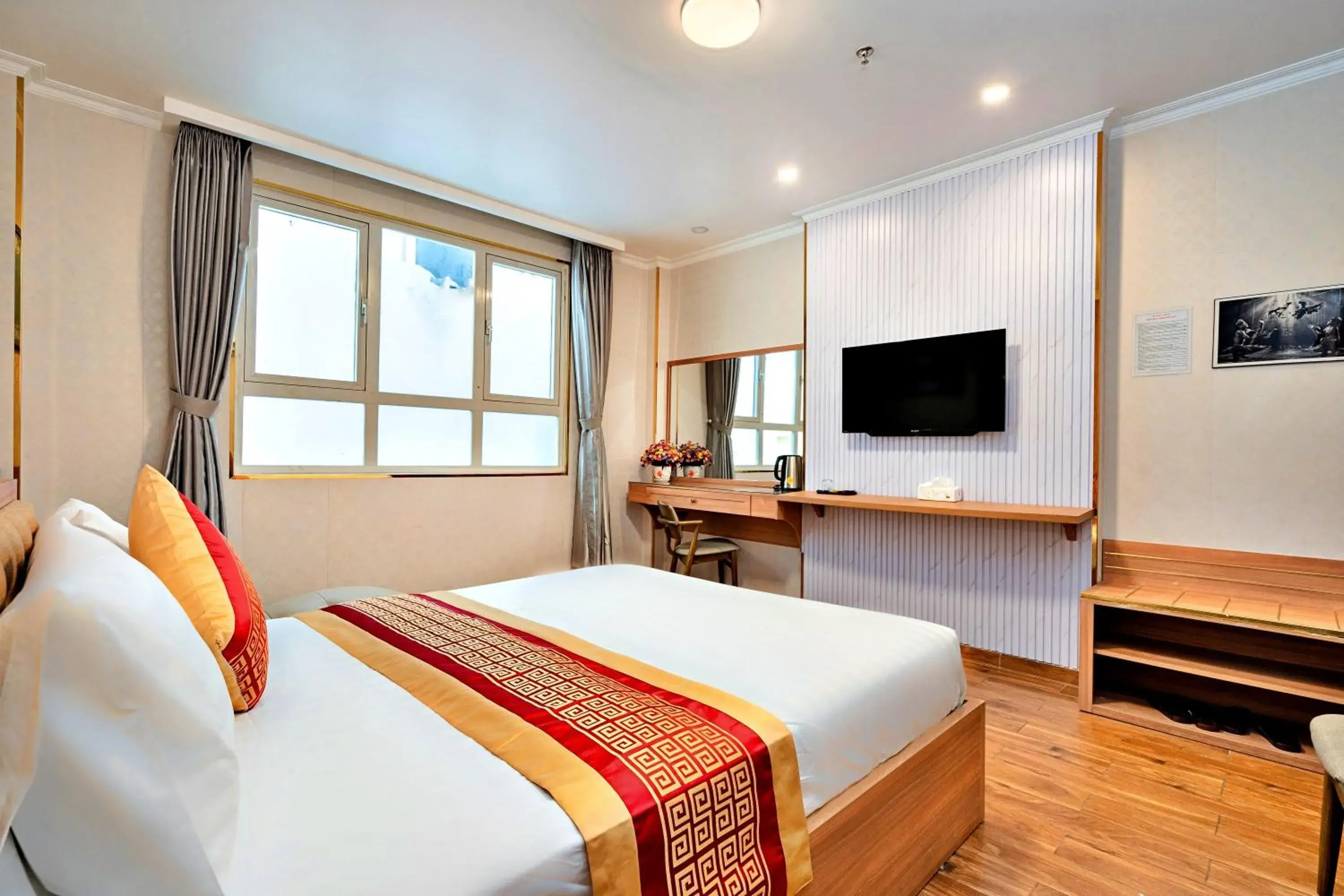 Photo of the whole room, Bed in Luna Saigon Hotel - Bui Vien Walking Street Photo of the whole room, Bed in Luna Saigon Hotel - Bui Vien Walking Street