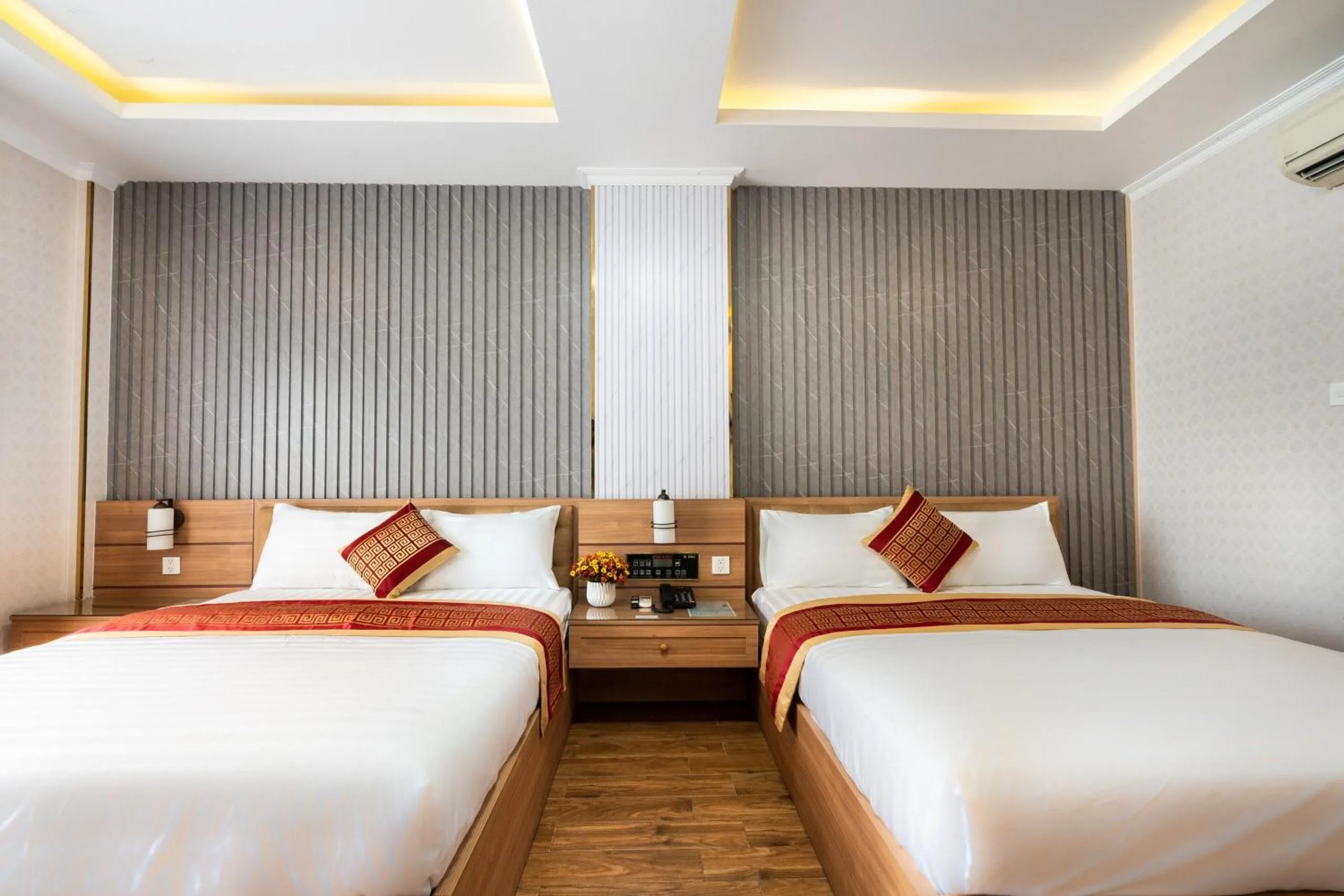 Bed in Luna Saigon Hotel - Bui Vien Walking Street