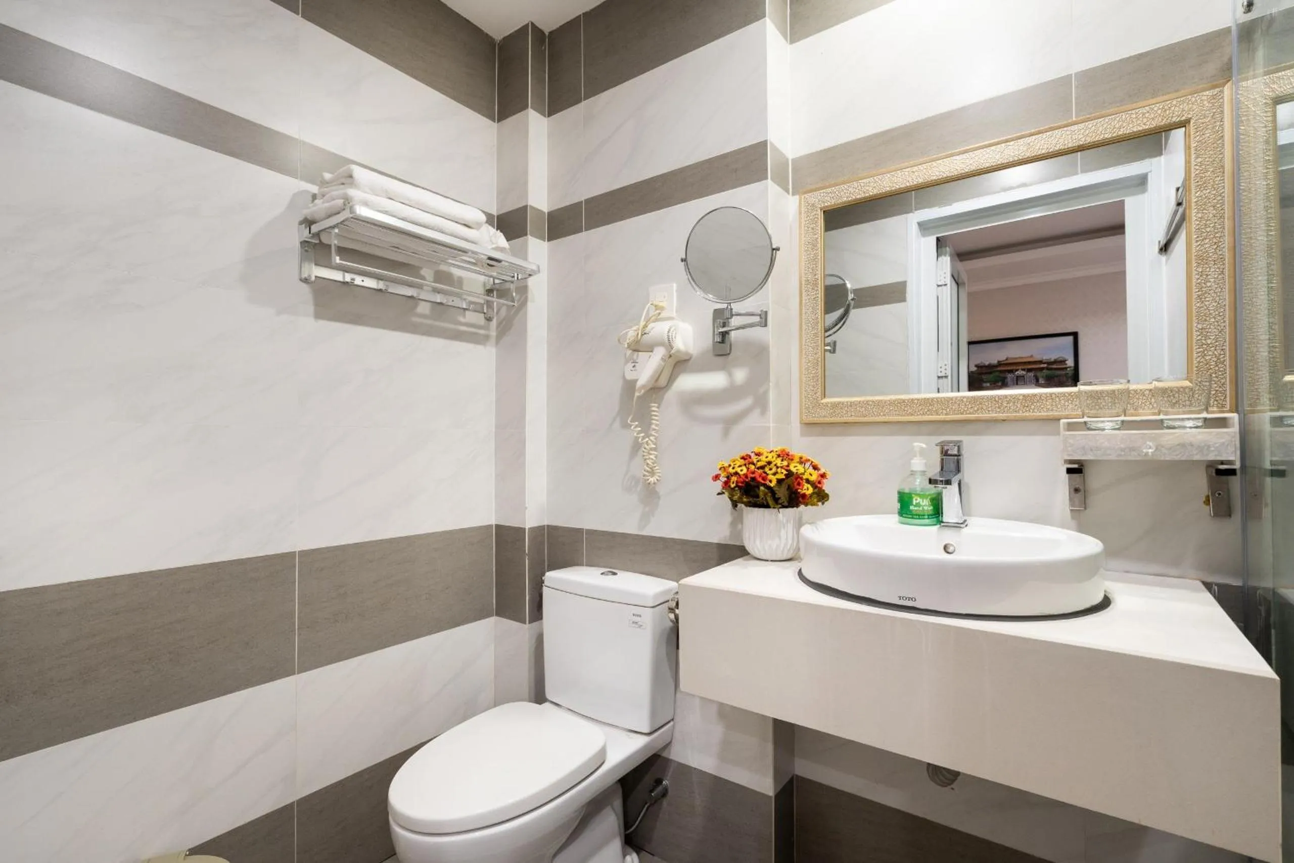 Luna Saigon Hotel - Bui Vien Walking Street