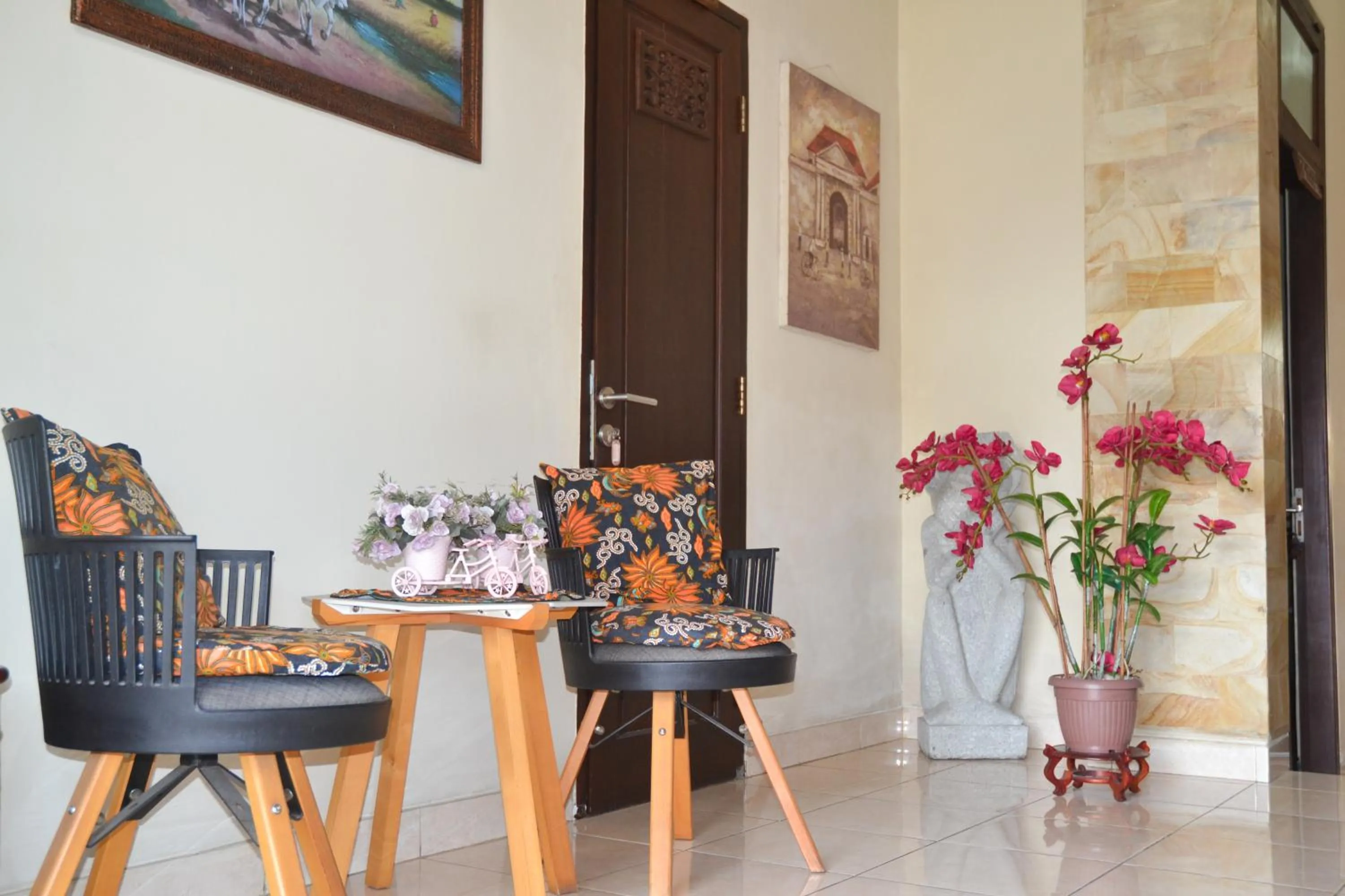 Lobby or reception in Roemah Canting Homestay