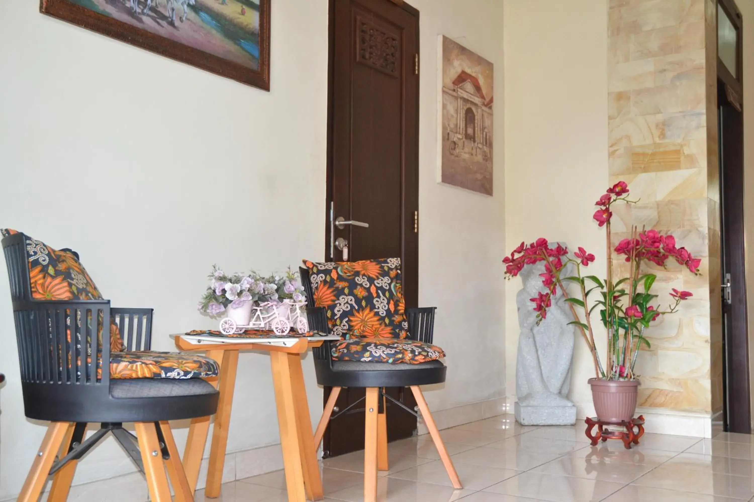 Lobby or reception in Roemah Canting Homestay Lobby or reception in Roemah Canting Homestay