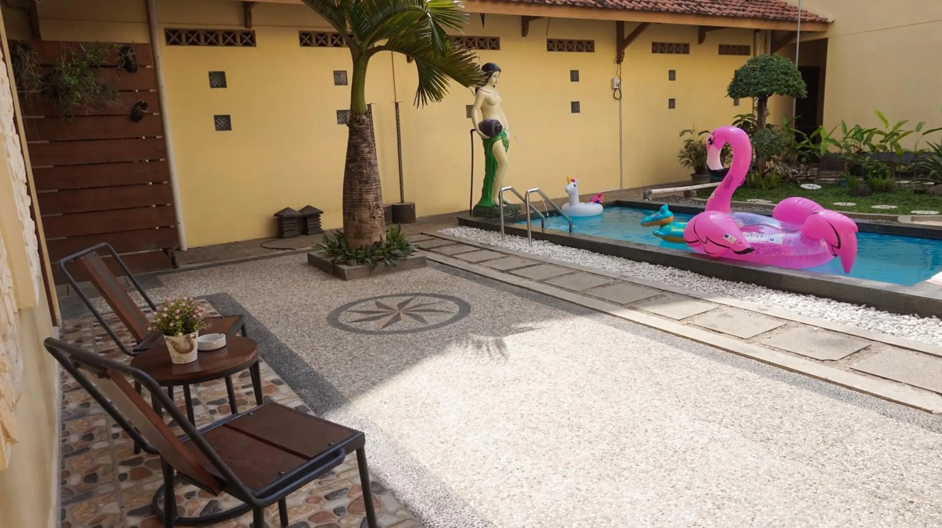 Swimming pool in Roemah Canting Homestay Swimming pool in Roemah Canting Homestay