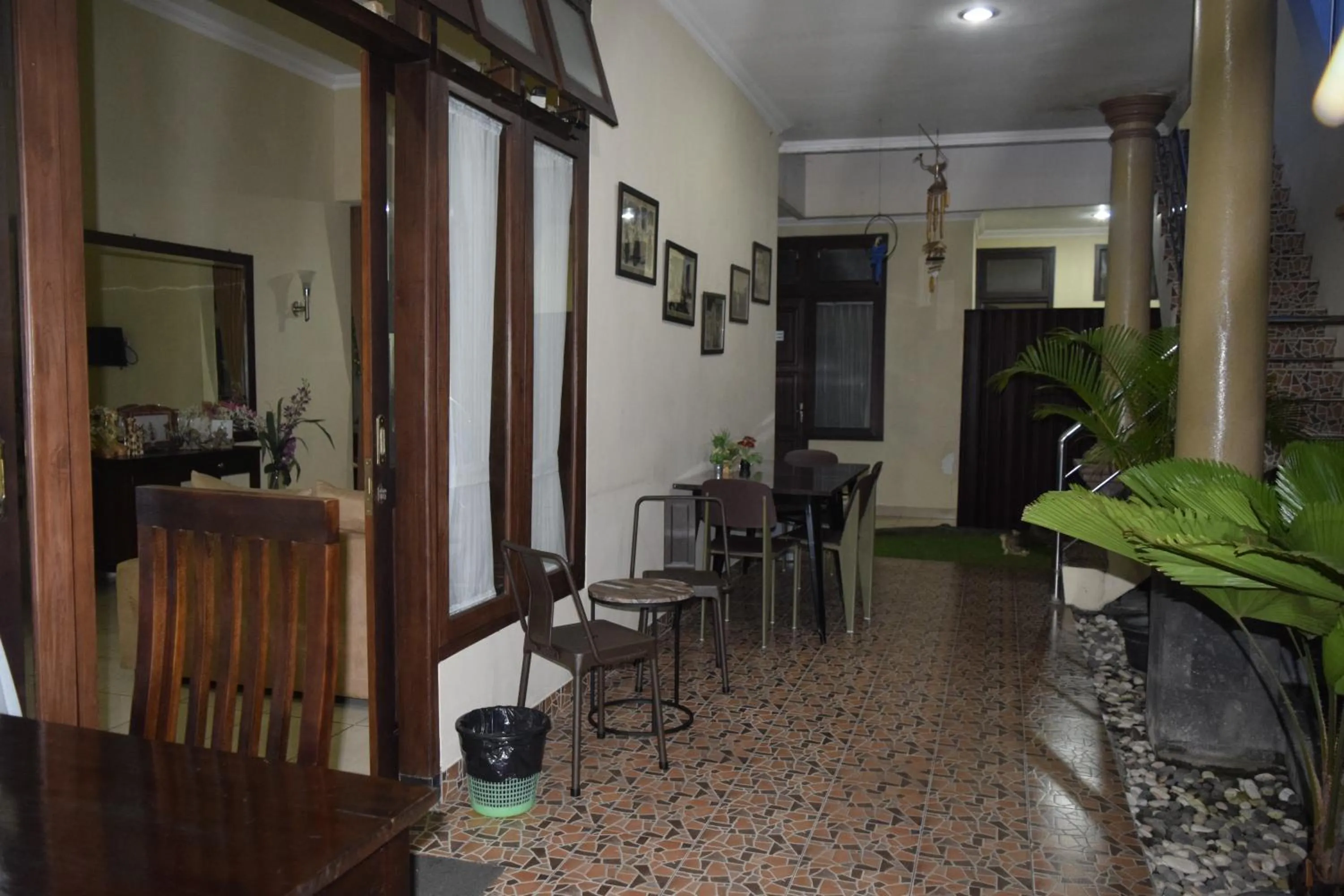 Shower in Roemah Canting Homestay