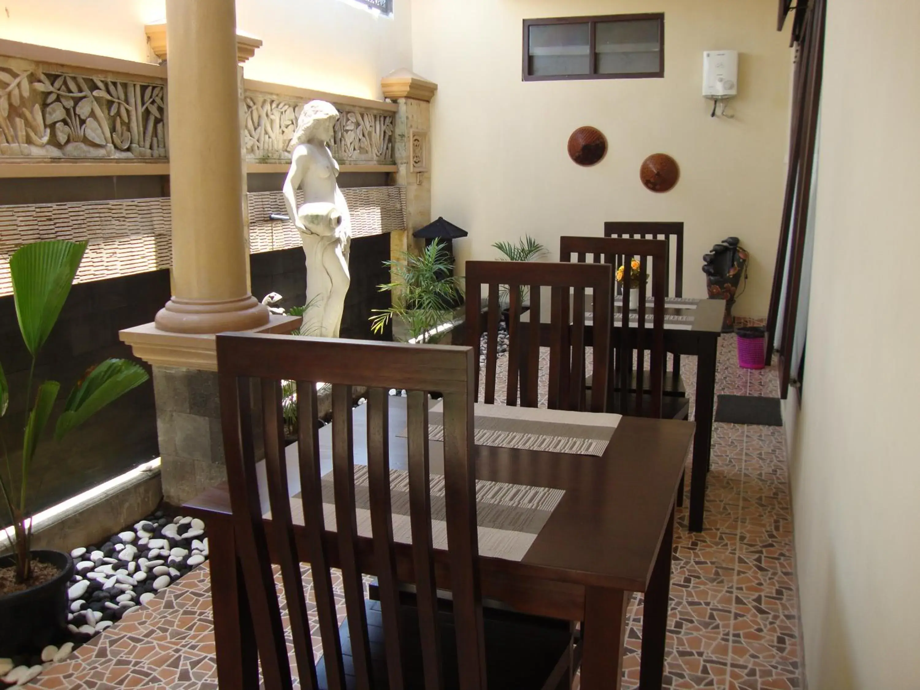 Restaurant/places to eat in Roemah Canting Homestay Restaurant/places to eat in Roemah Canting Homestay