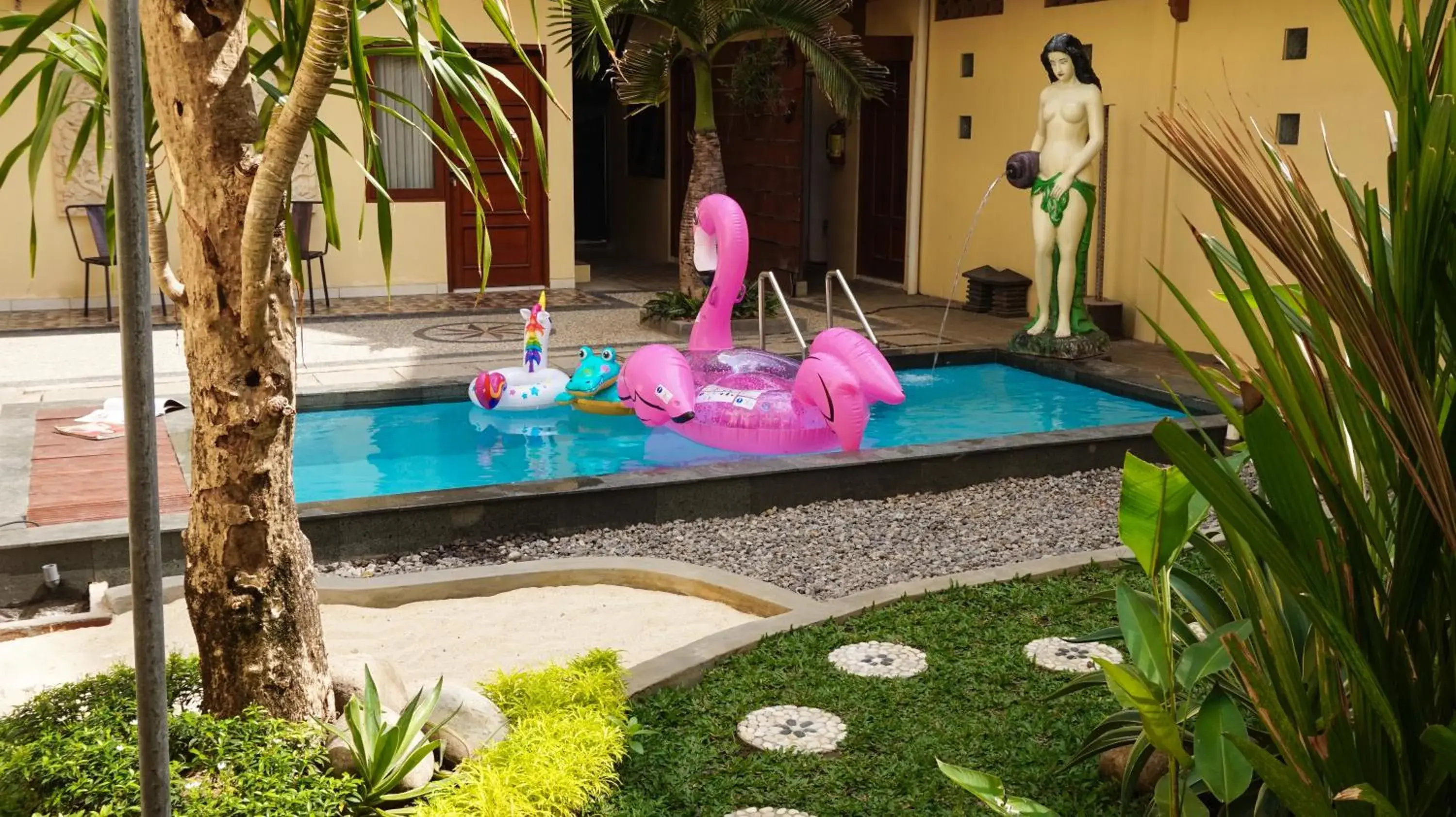 Swimming pool in Roemah Canting Homestay Swimming pool in Roemah Canting Homestay